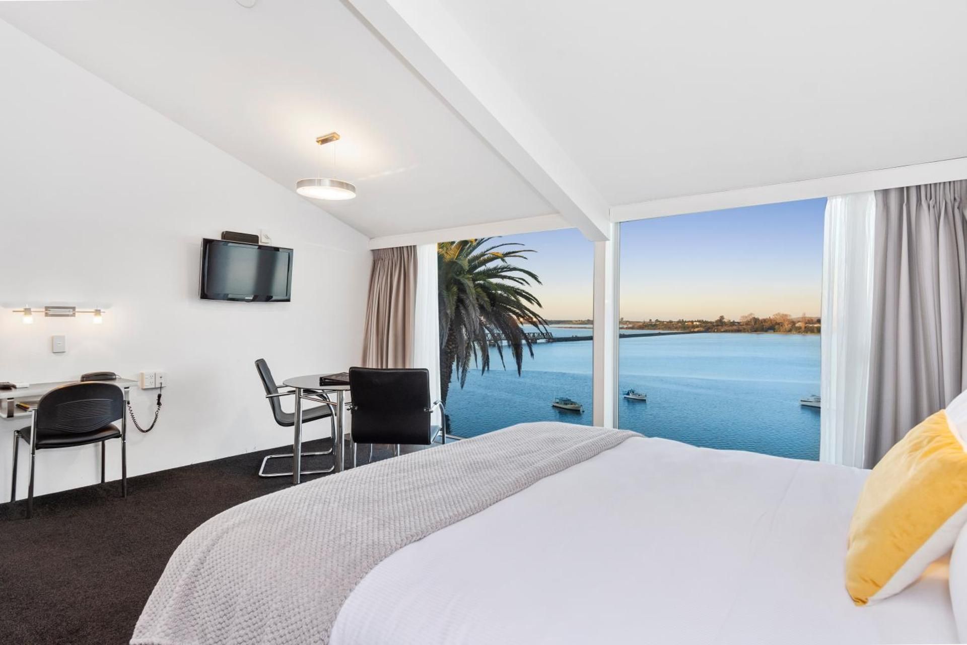 Superior Suite with Spa Bath - Water Front