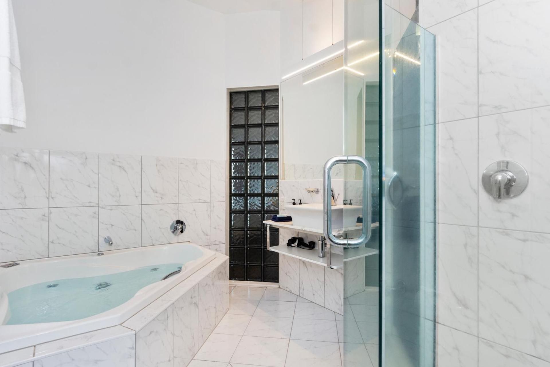Superior Suite with Spa Bath - Water Front