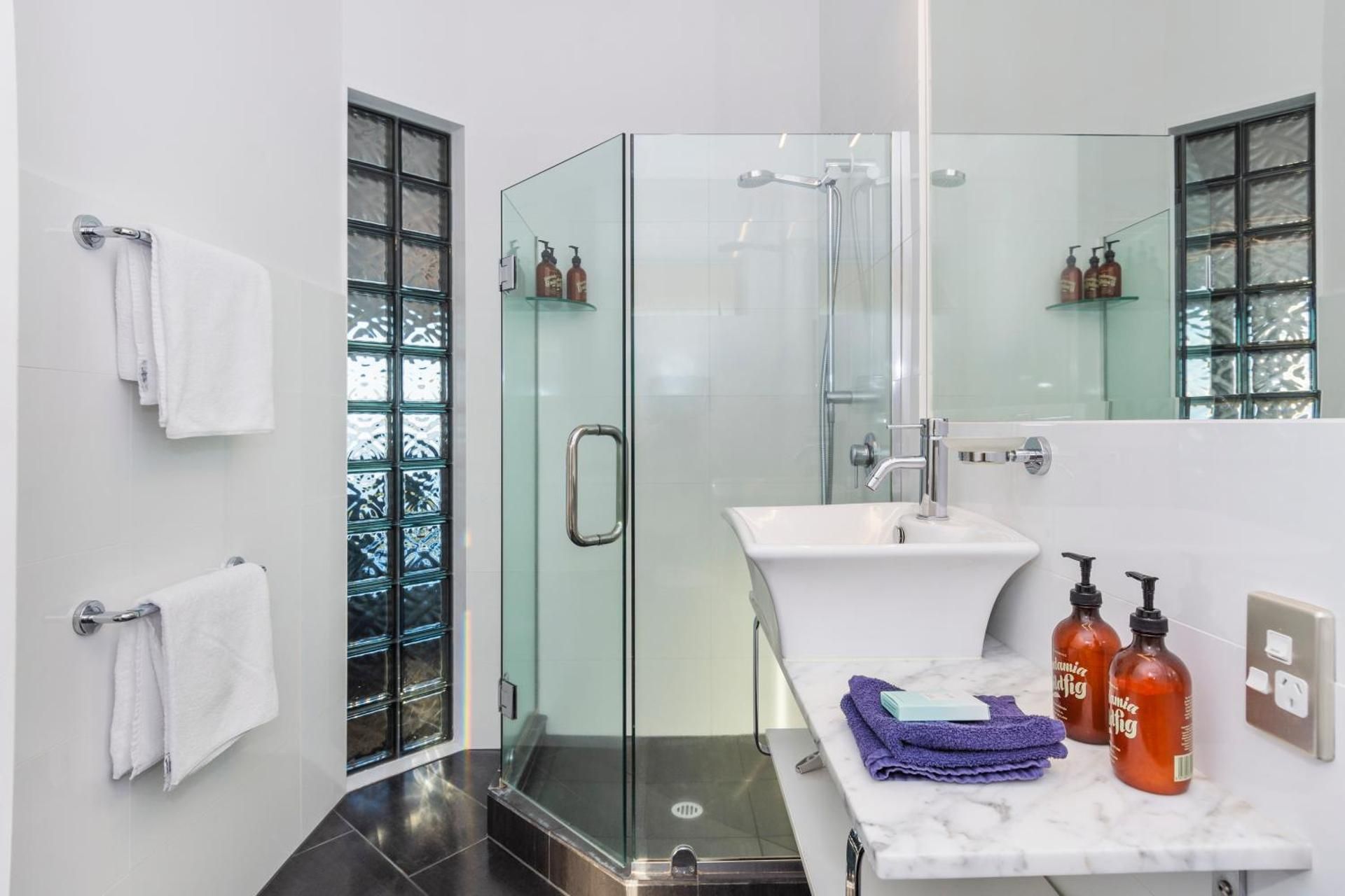 Executive King Suite - Water Front