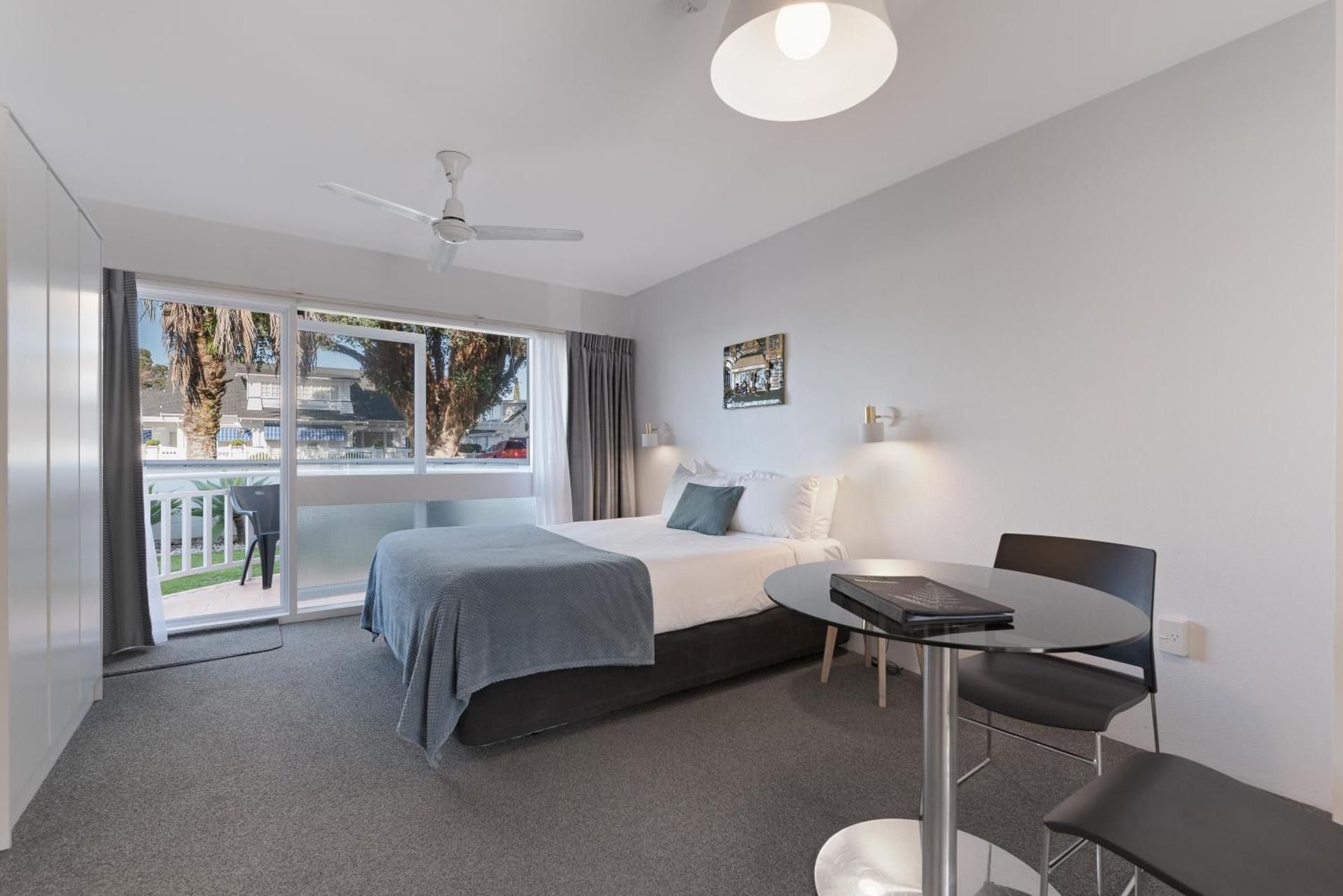 Queen Studio with Patio and Avenue Views