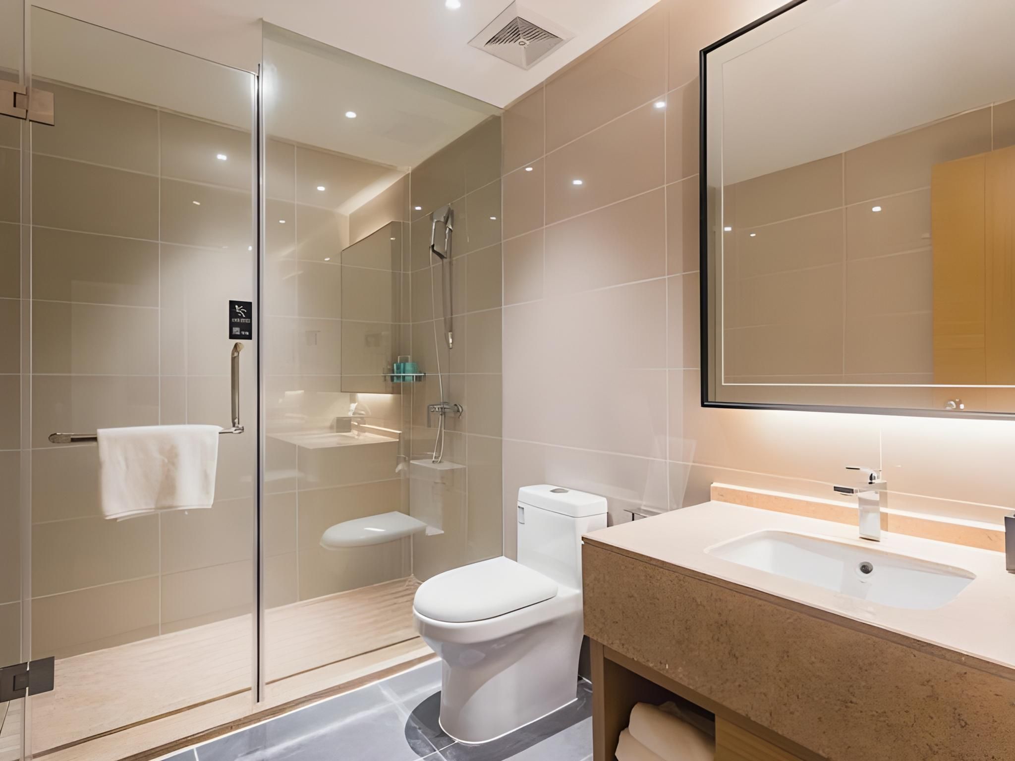Business Queen Room