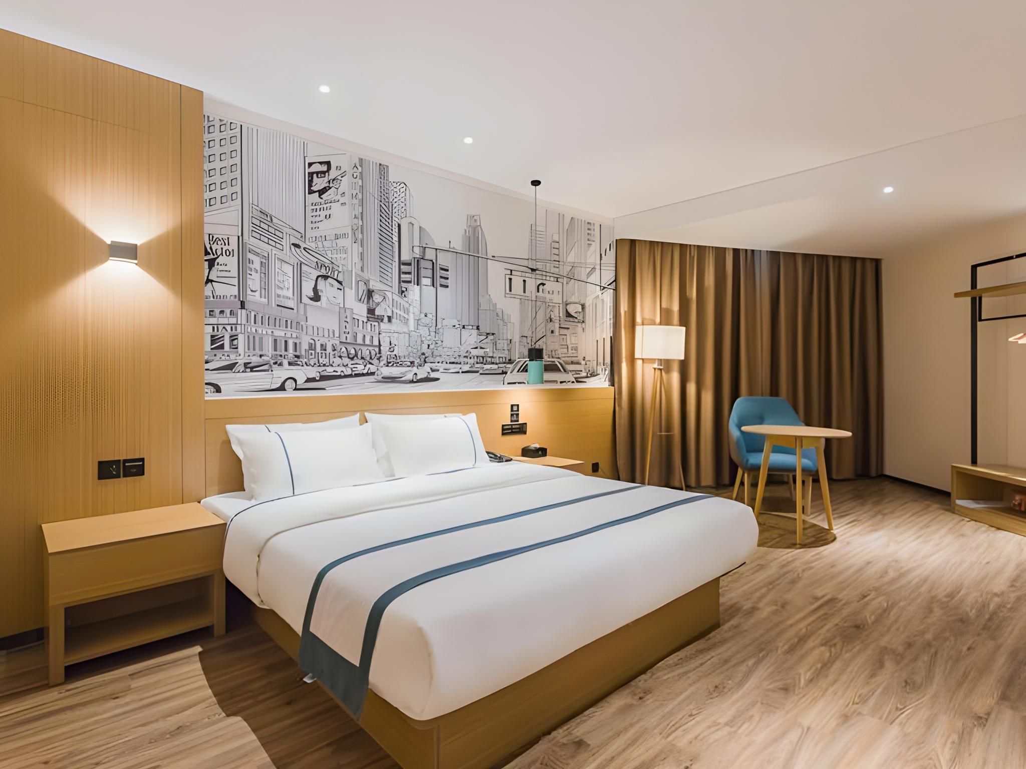 Business Queen Room
