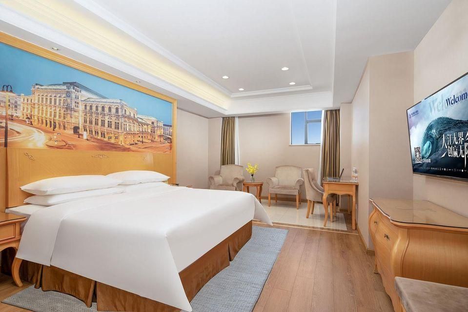 vienna - functional chess suite room