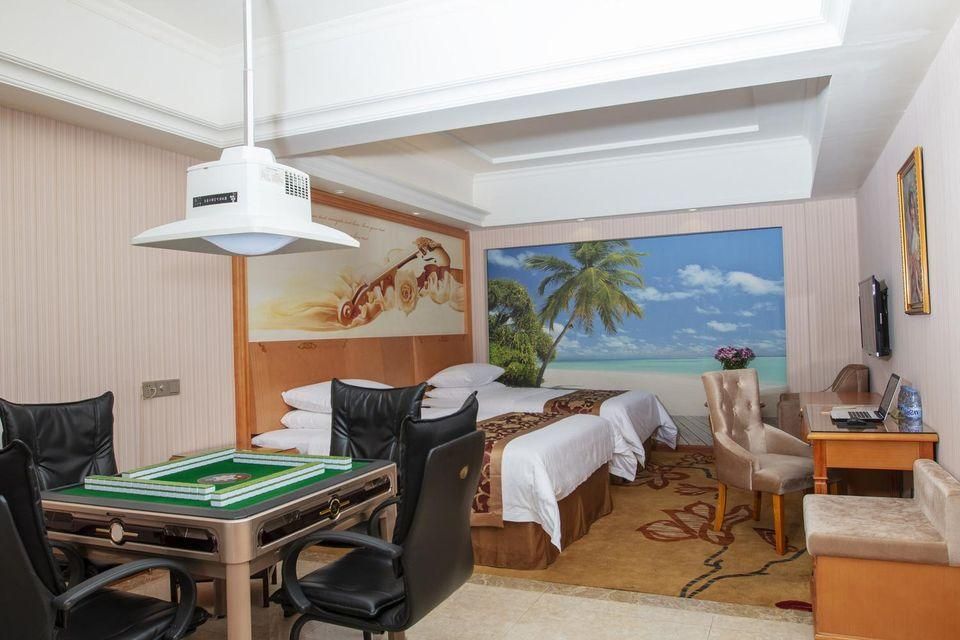 Vienna - Functional Chess Room With Twin Bed