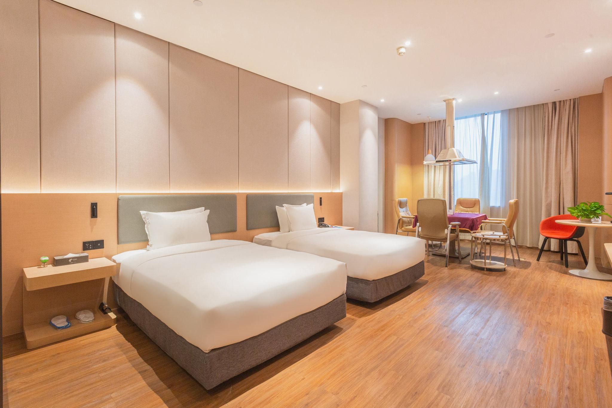 1 King Standard Extra Floor Space