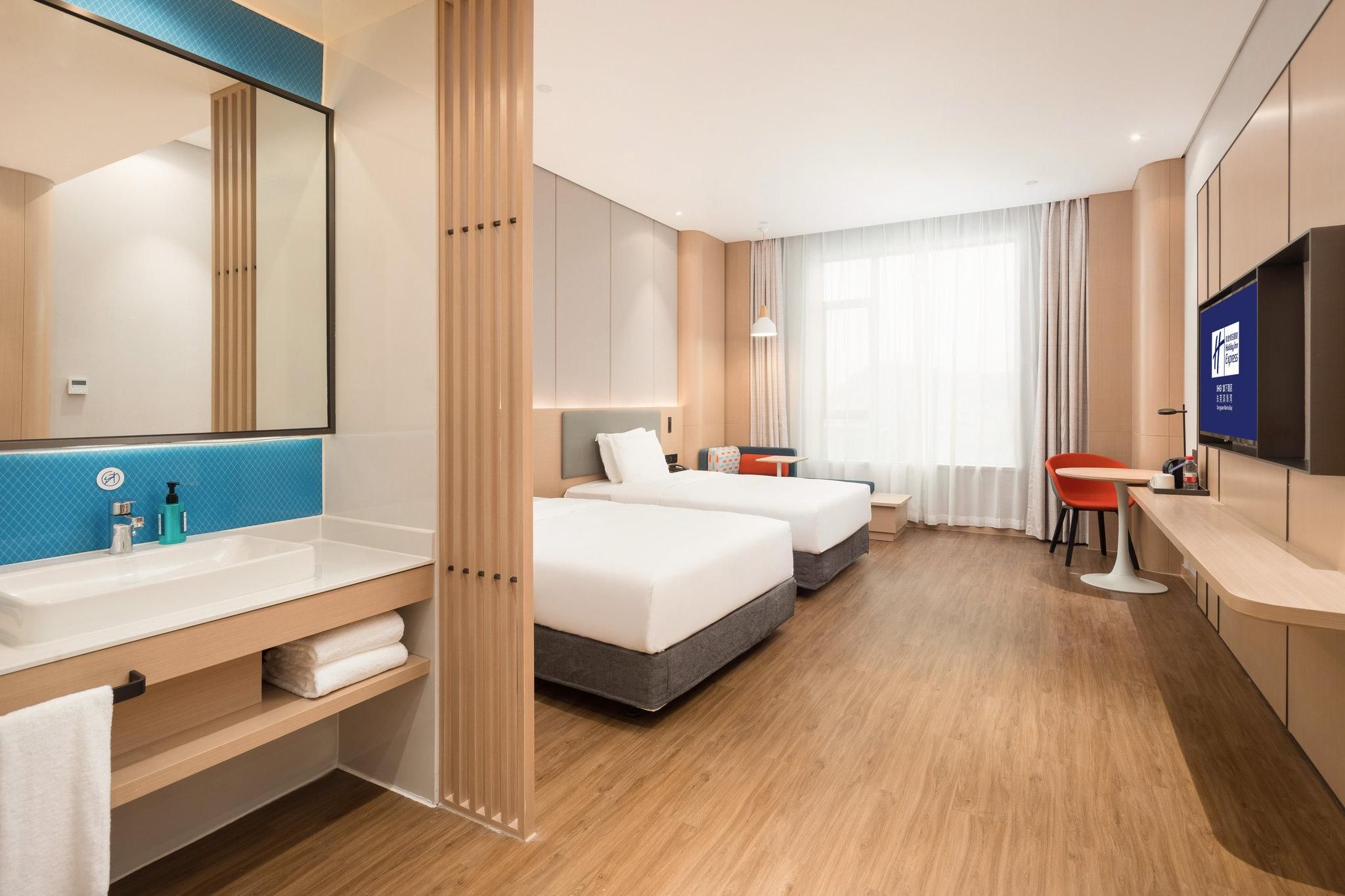 Holiday Inn Express Dongguan Marina Bay By IHG 2 Twin Standard Extra Space City View 3