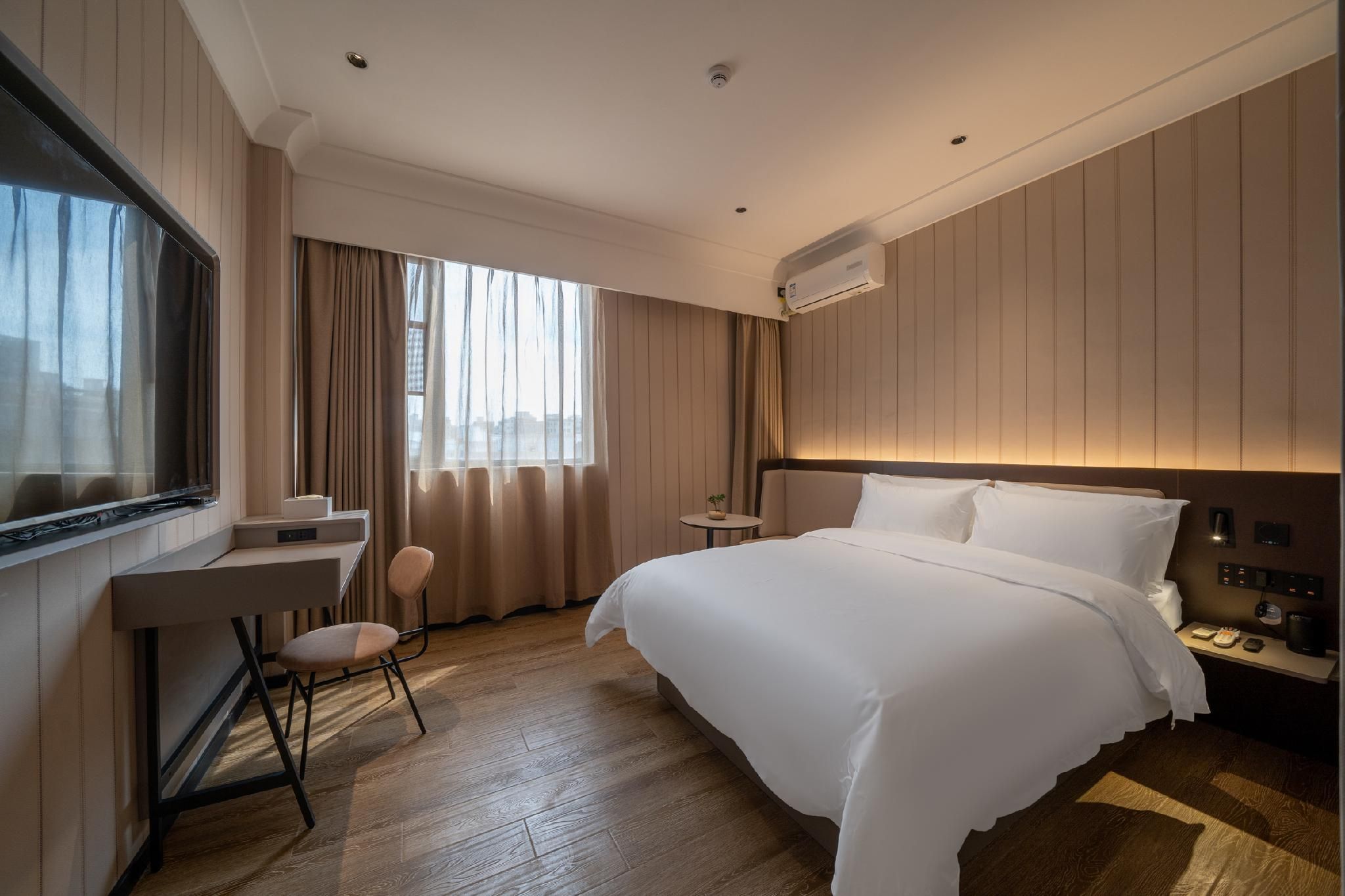 Huazhu - Room With Bed