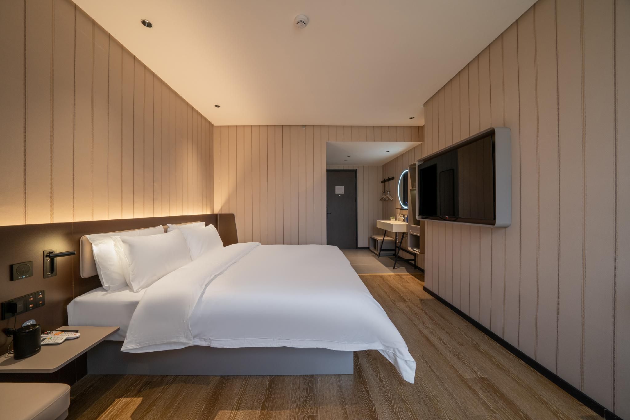 Huazhu - Superior BedRoom