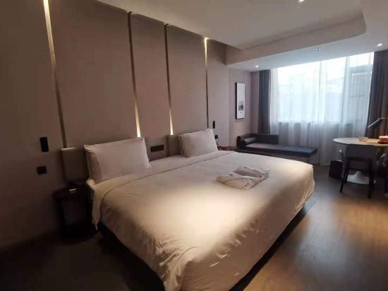 Jimu Family Room