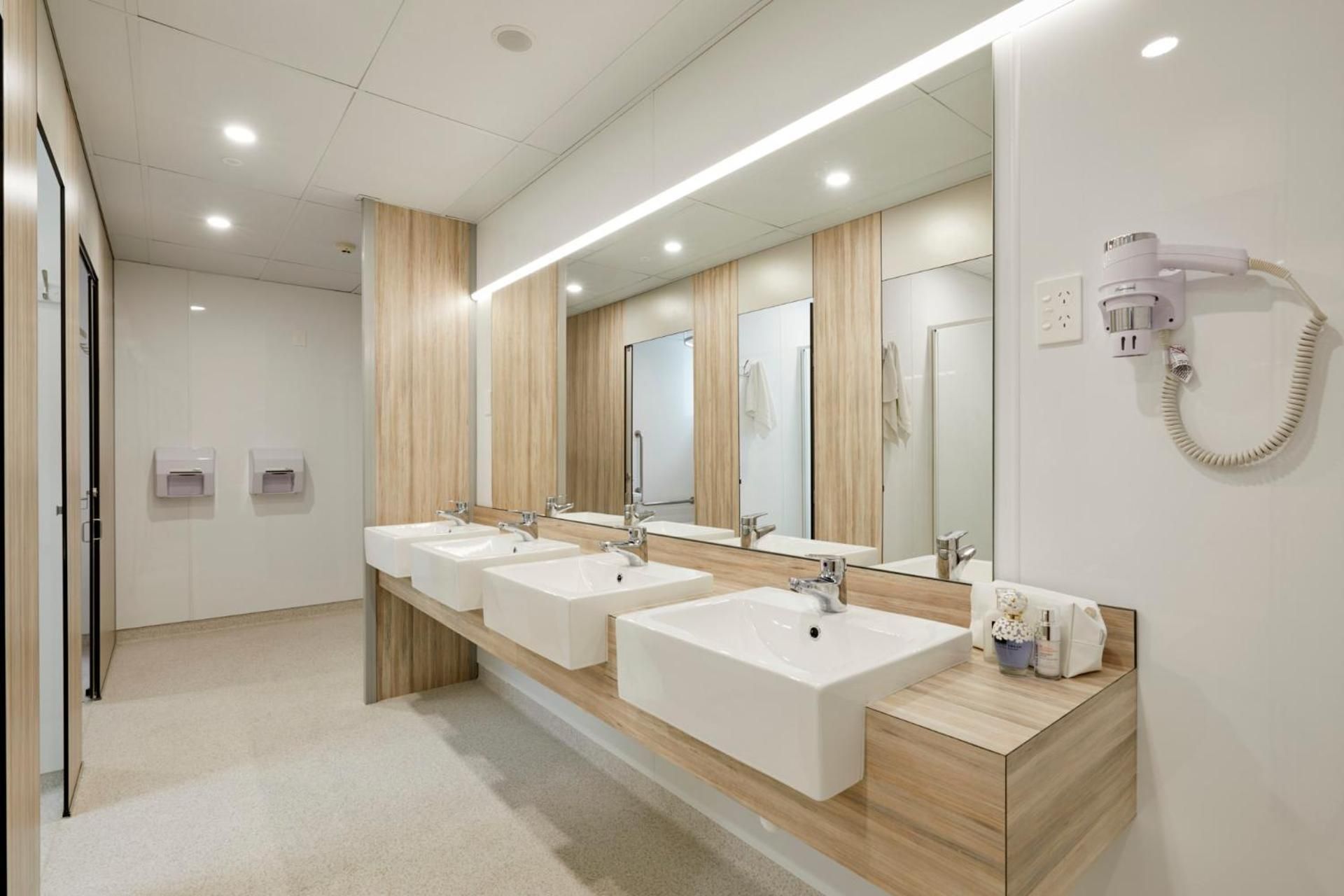 12 Bed dorm Mixed Shared Bathroom with Seaview