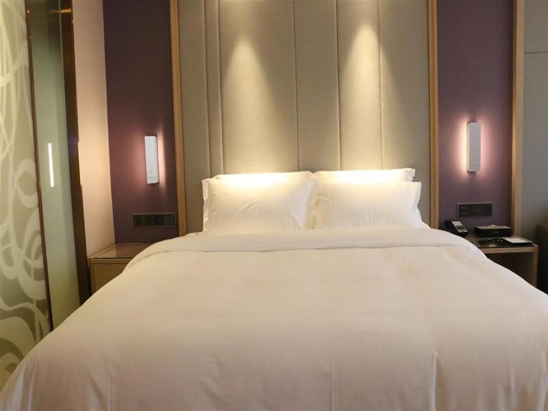 Standard Queen Size Bed Room