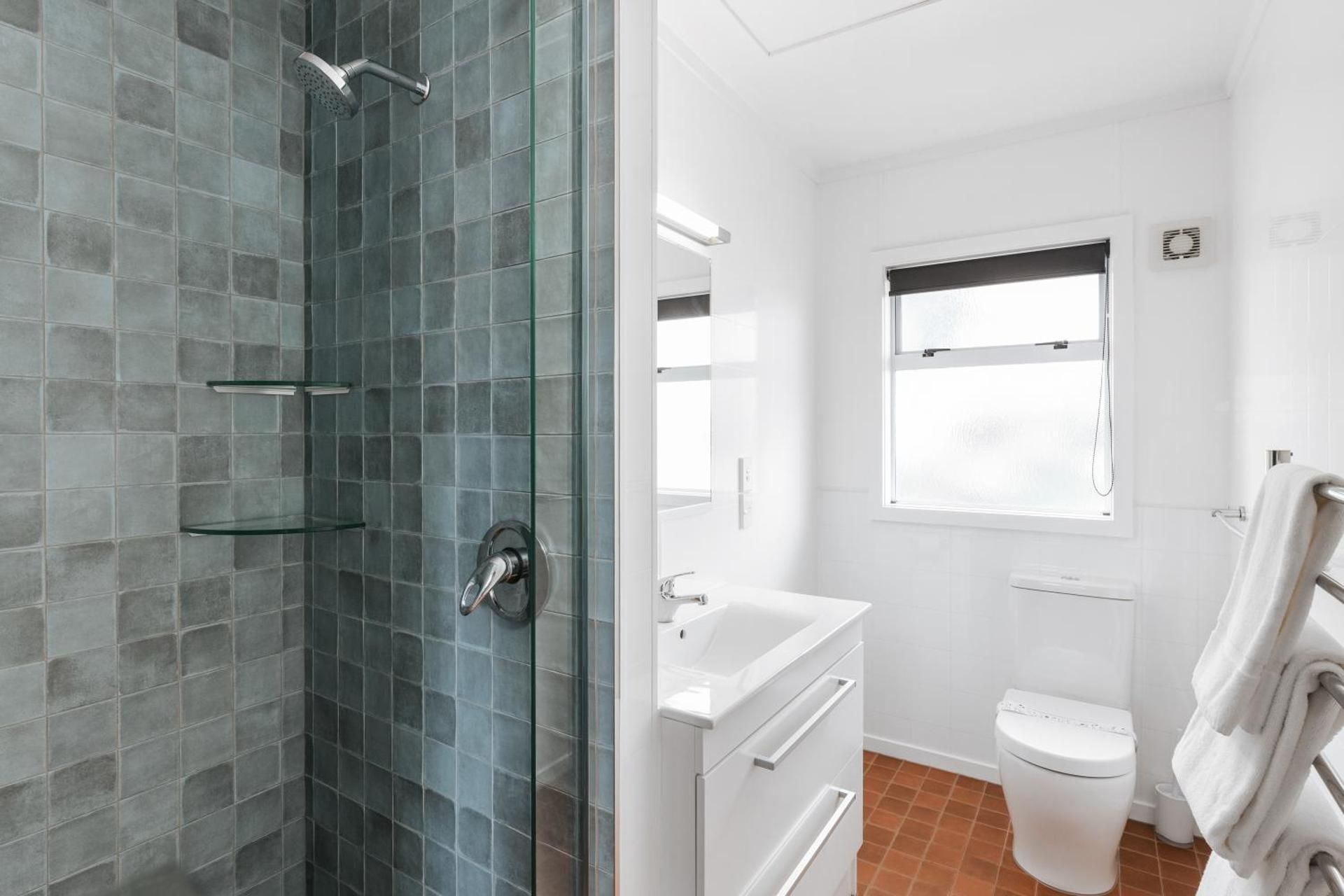 Queen Suite with Harbor View