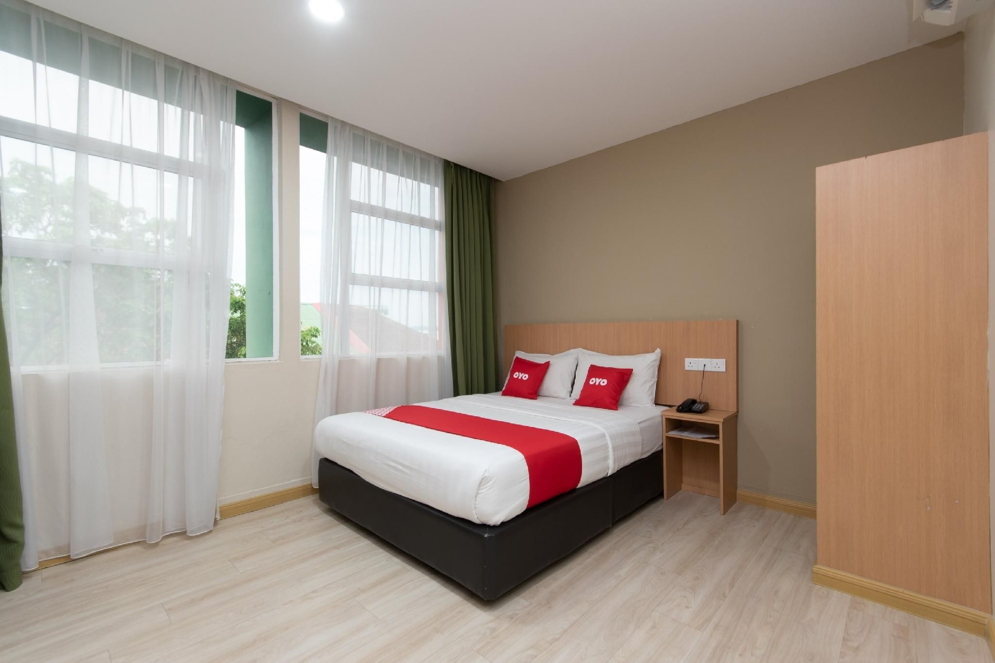 Deluxe Queen Room