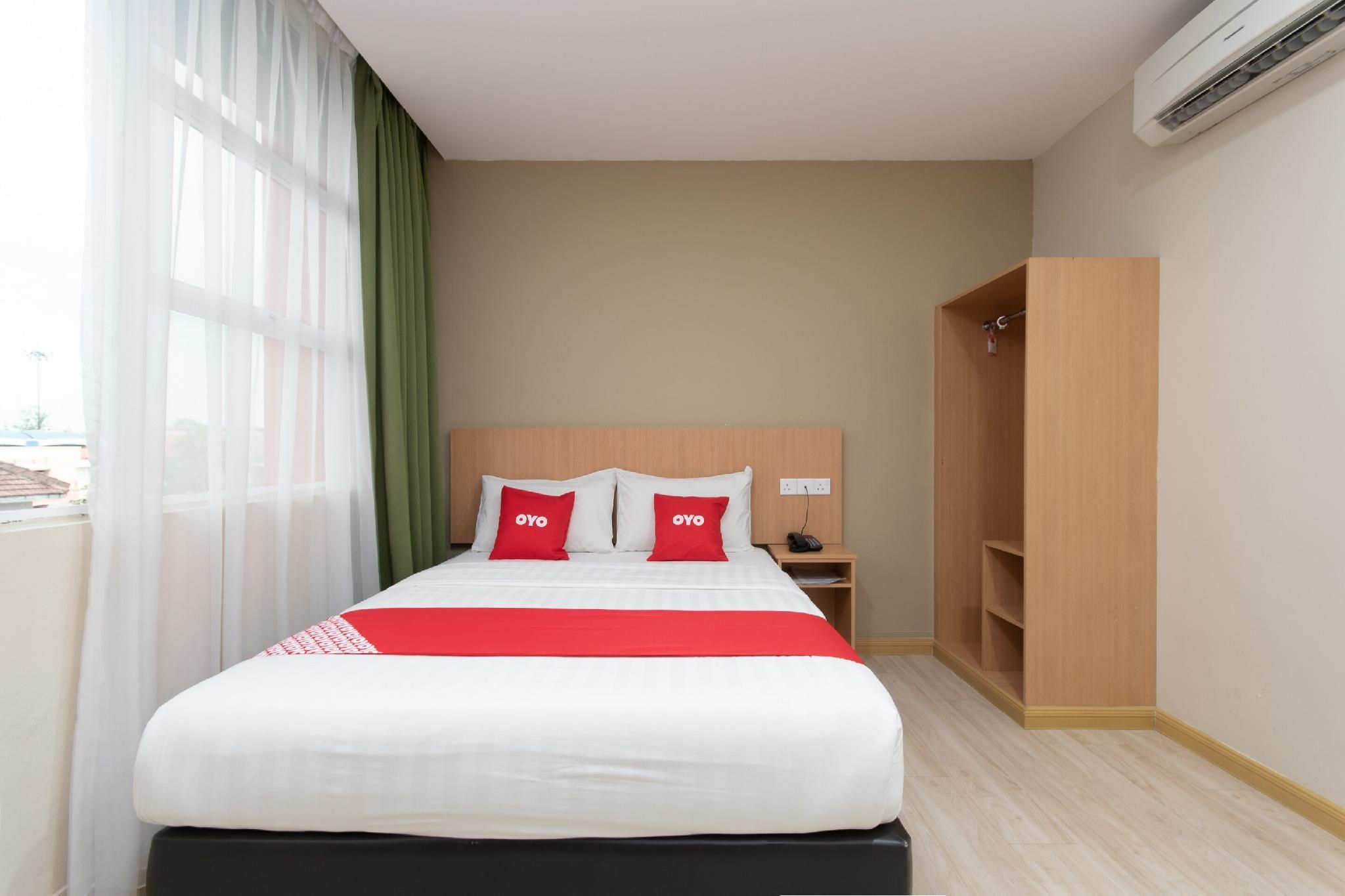 Deluxe Queen Room
