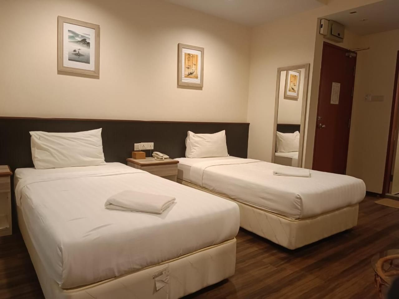 AMB LAI LAI HOTEL Twin Bed Room 2
