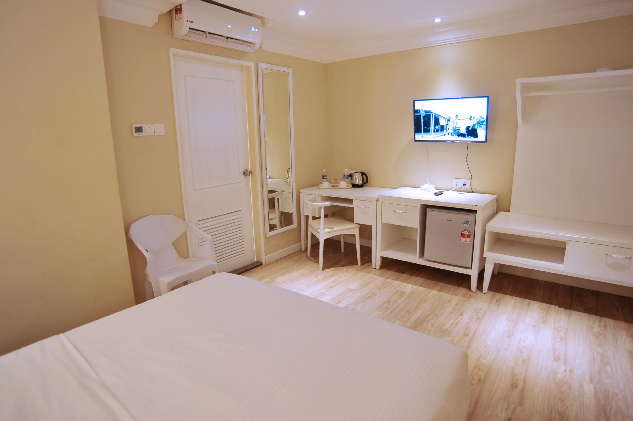 Standard Queen Without Window