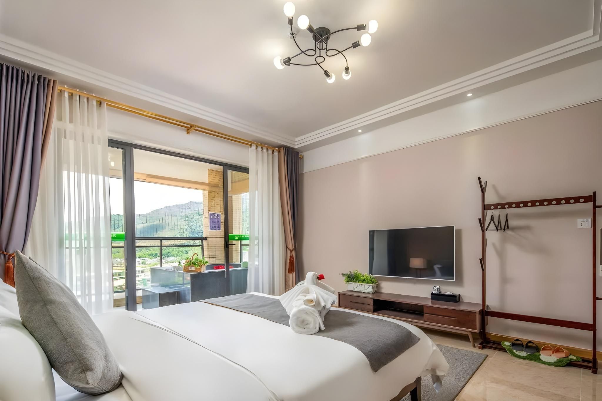 Mountain View Queen Room
