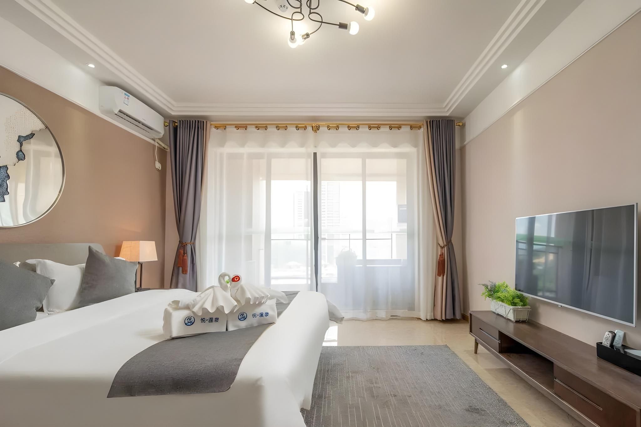 Mountain View Queen Room