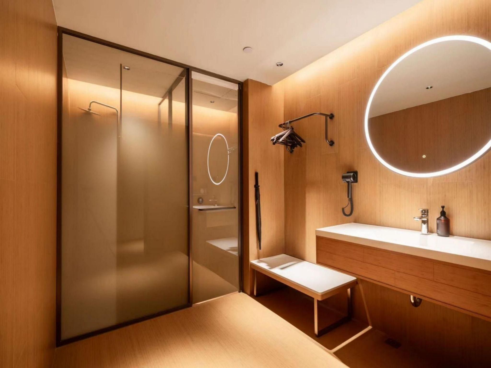 Huazhu - Deluxe Suite