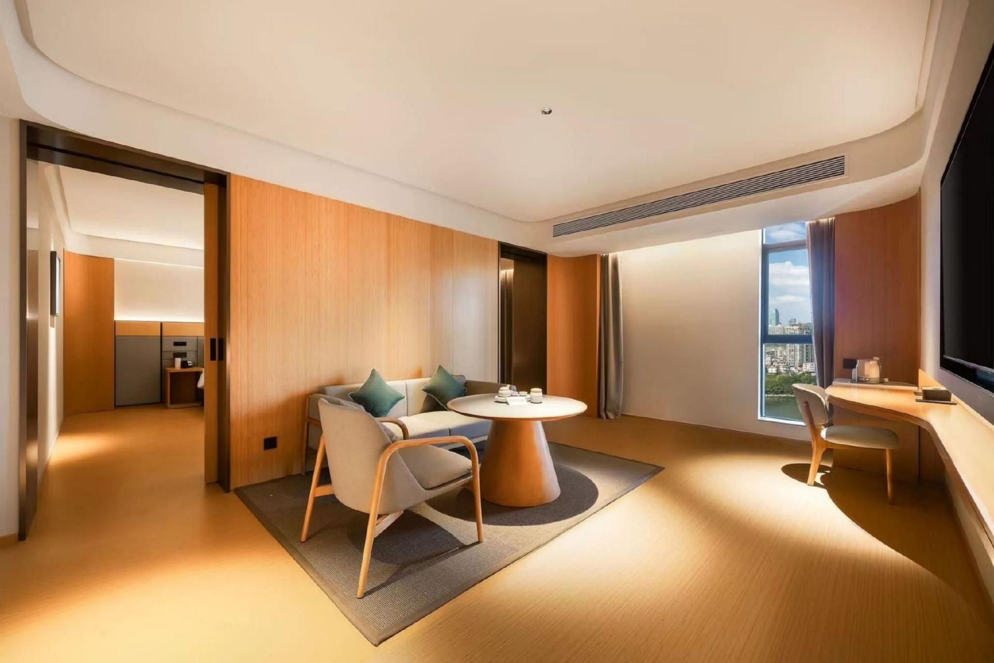 Huazhu - Deluxe Suite