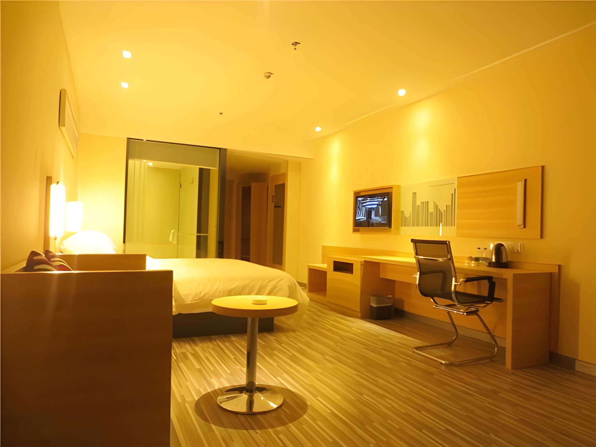 Business Queen Room