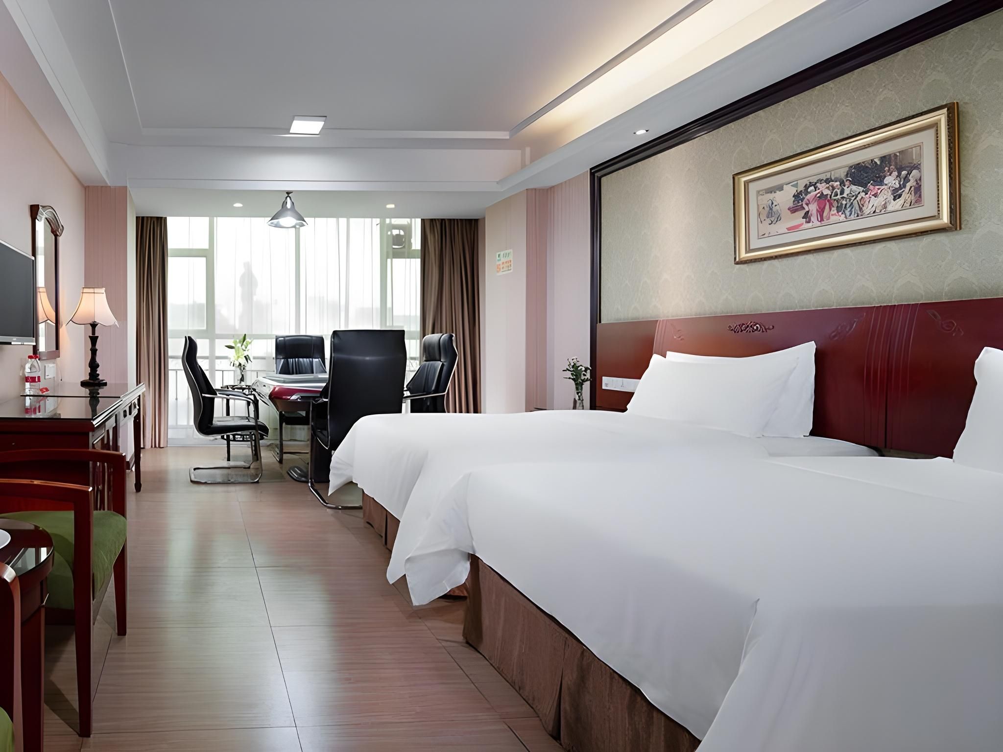 Vienna - Functional Chess Room With Twin Bed