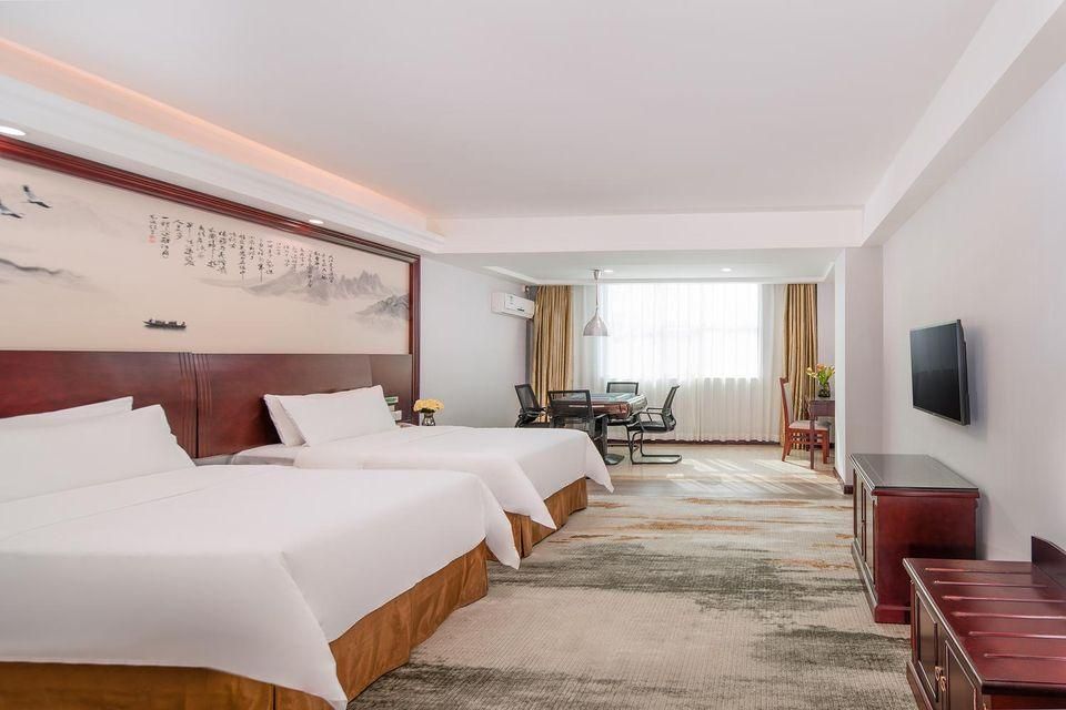 Vienna - Functional Chess Room With Twin Bed