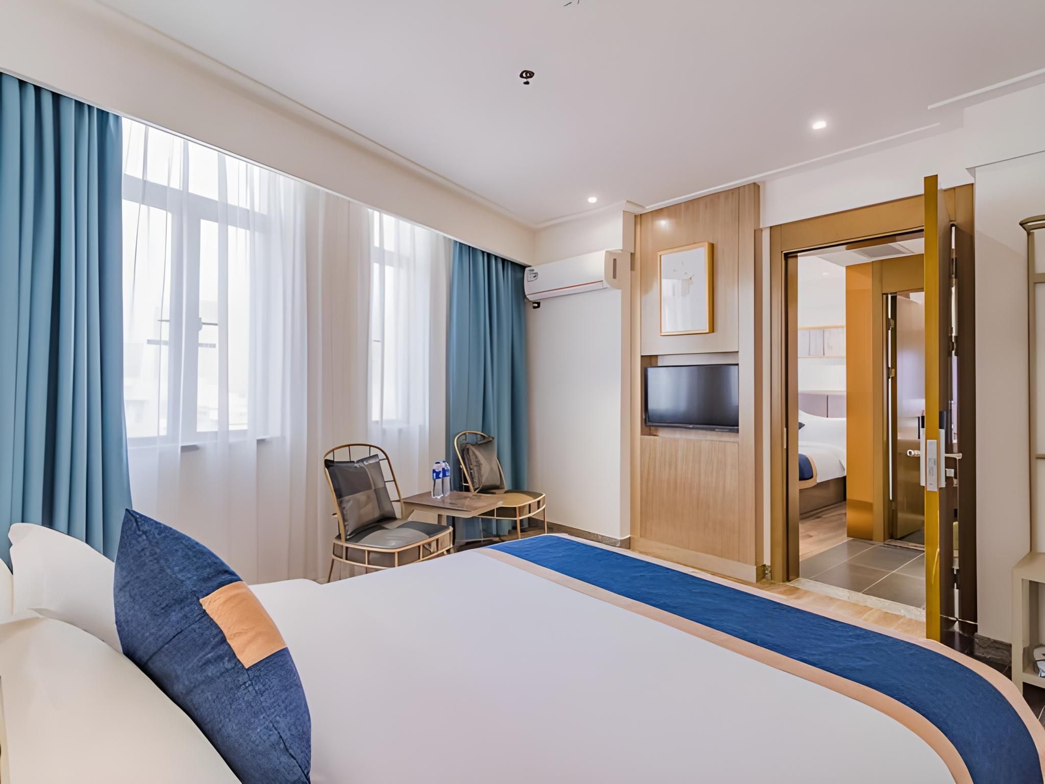 Dossen - Family Room