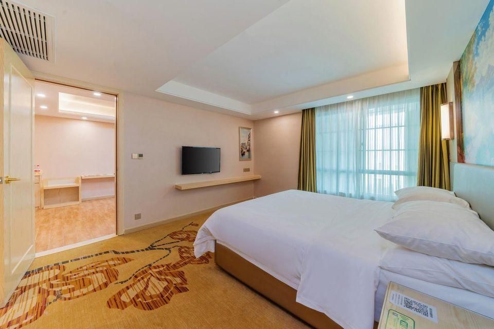 Vienna - Functional Chess Suite Room