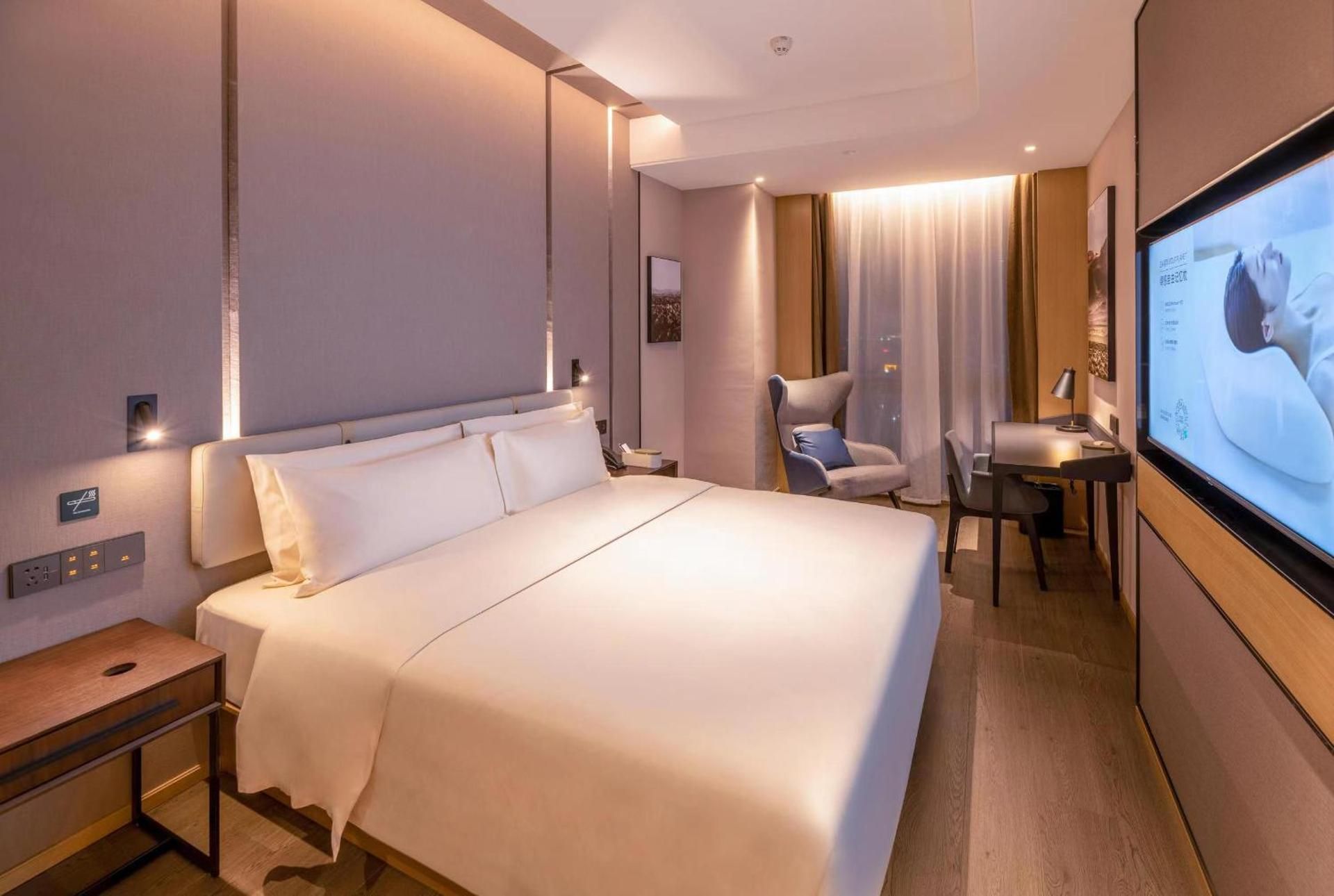 Deluxe Suite with Spa Bath