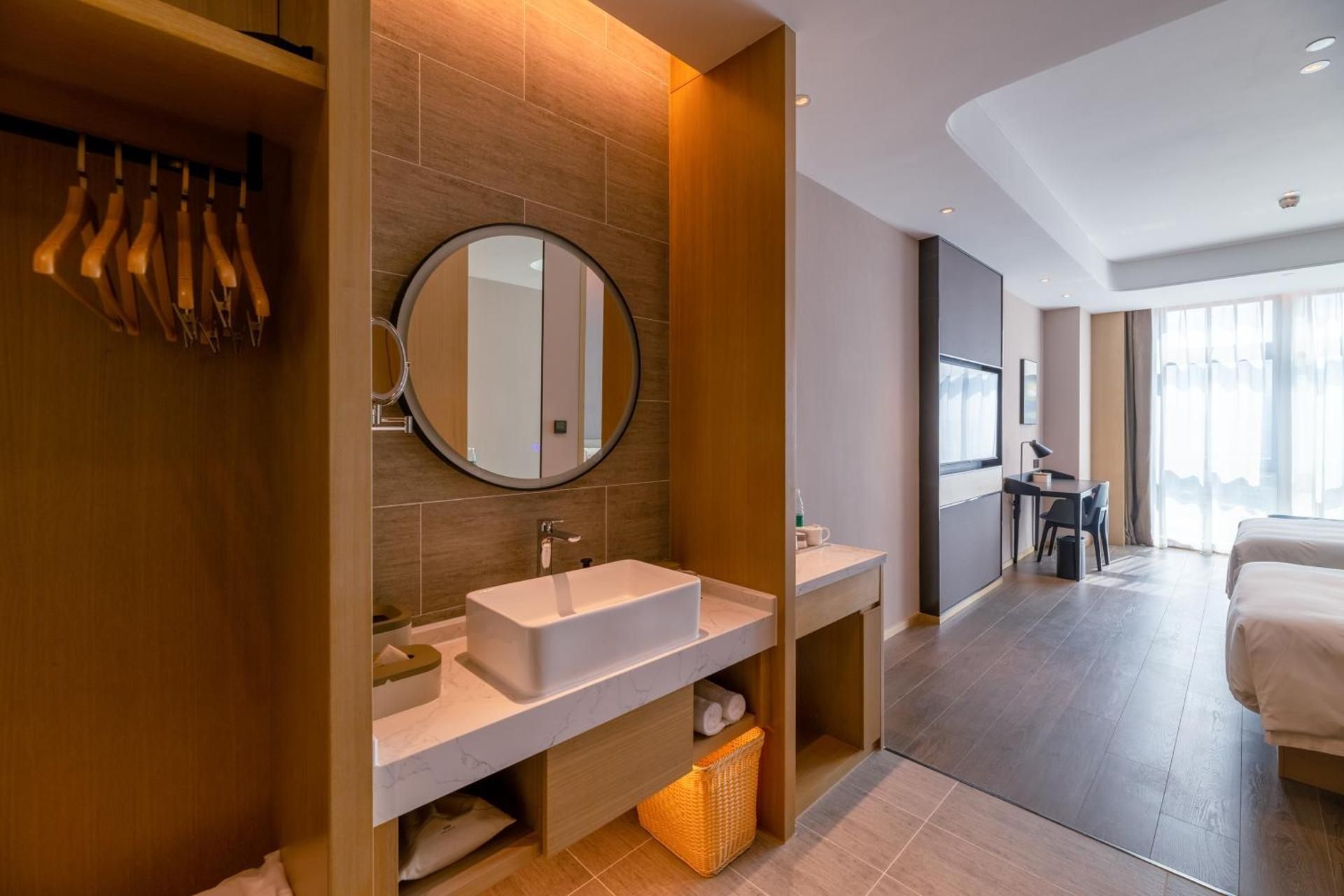 Atour Hotel Huizhou Zhongkai Tianyicheng Superior 1 Queen 3