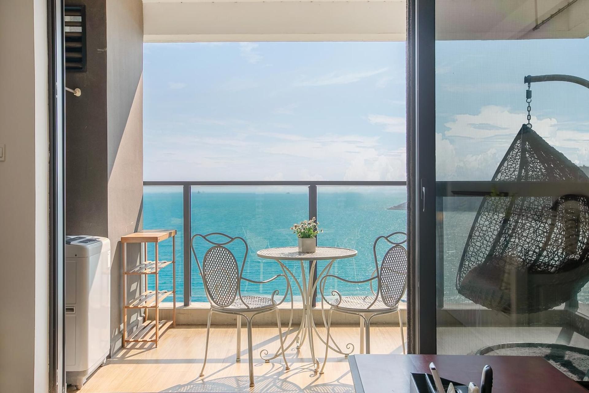 Deluxe Ocean View Queen Room