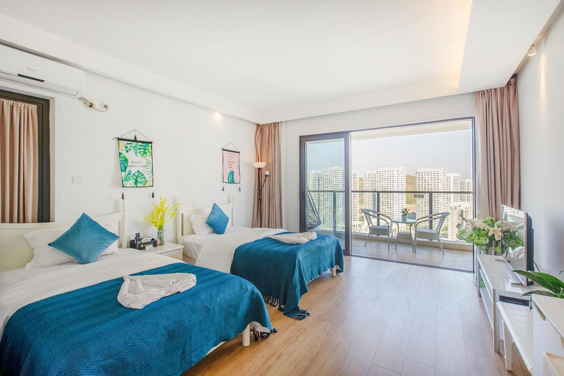 Hua Yang Nian Seaview Hostel Twin Room with Partial Sea View