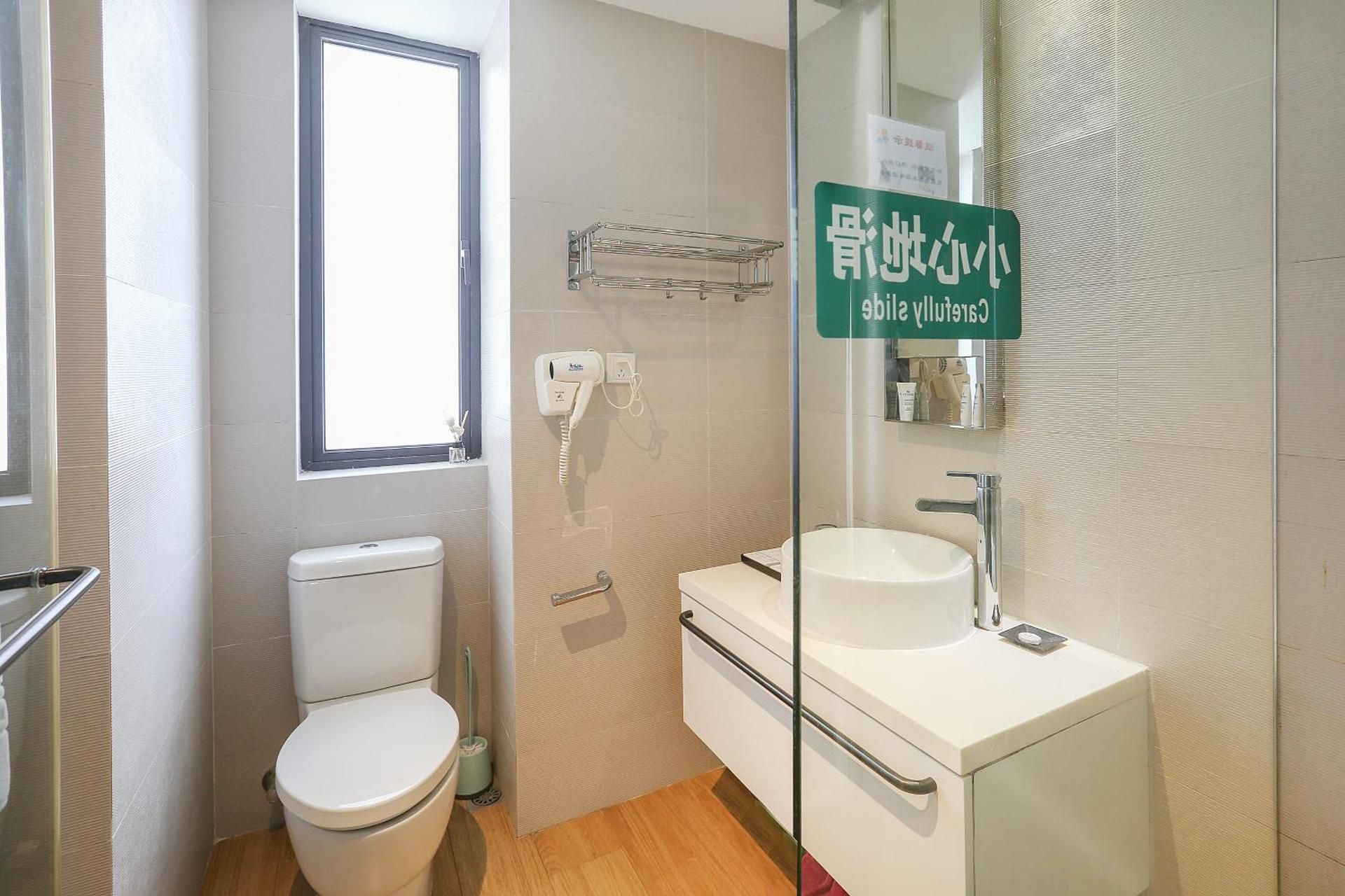 Hua Yang Nian Seaview Hostel Twin Room with Partial Sea View 3