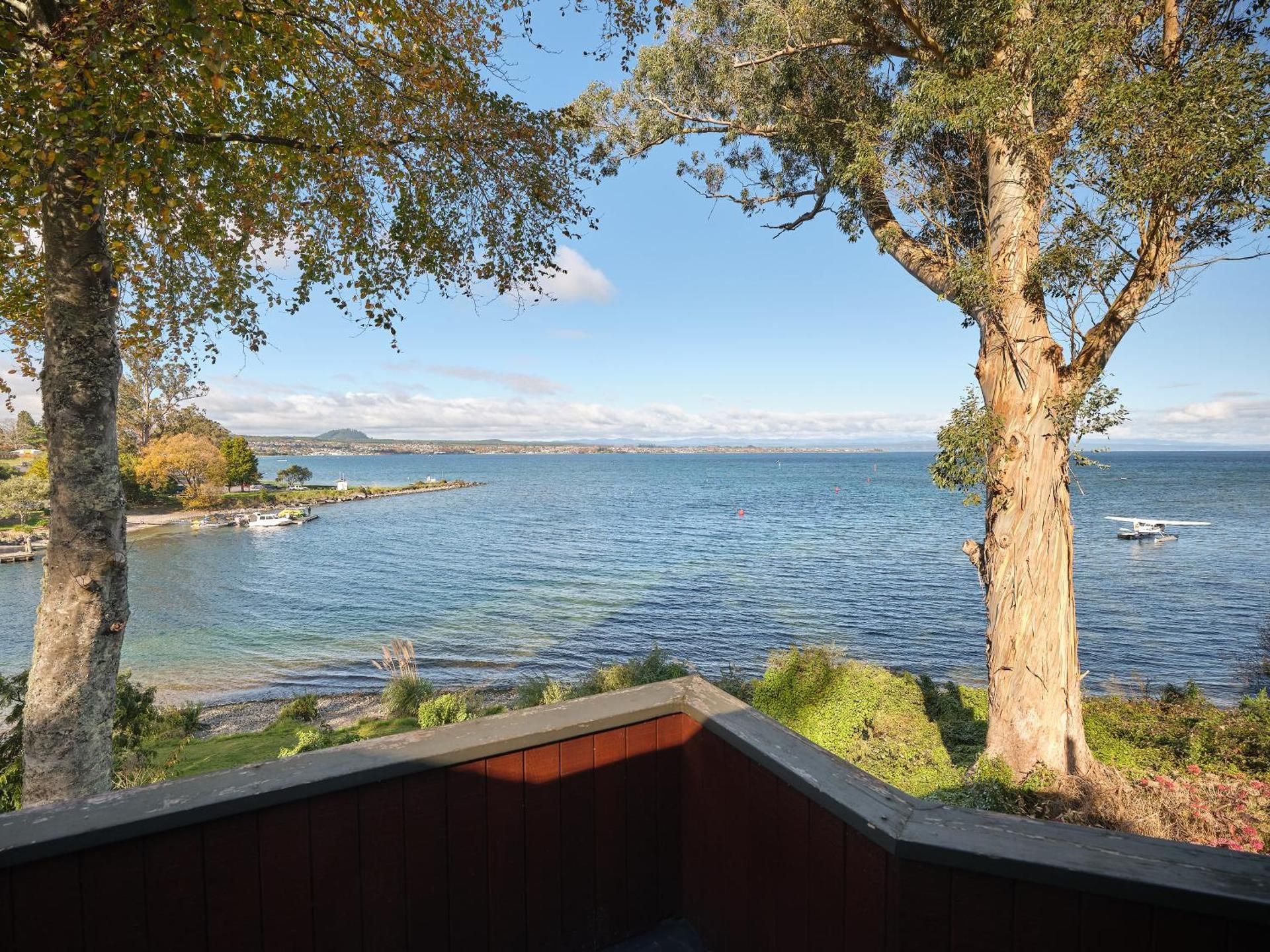 Apartment with Lake View