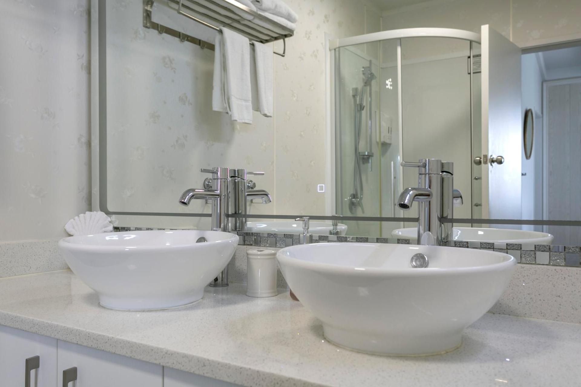 Lakeview Two Bedroom Apartment with Balcony Upper Floor