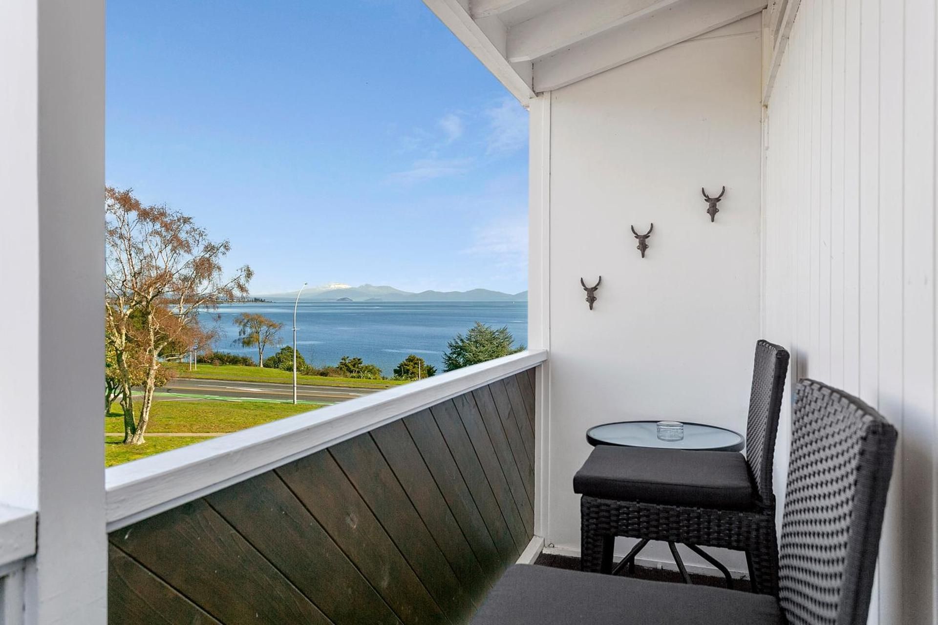 Taupo Thermal Motel and Spa ( Adults Only ) One Bedroom Super King Suite with Balcony Upper Floor 2