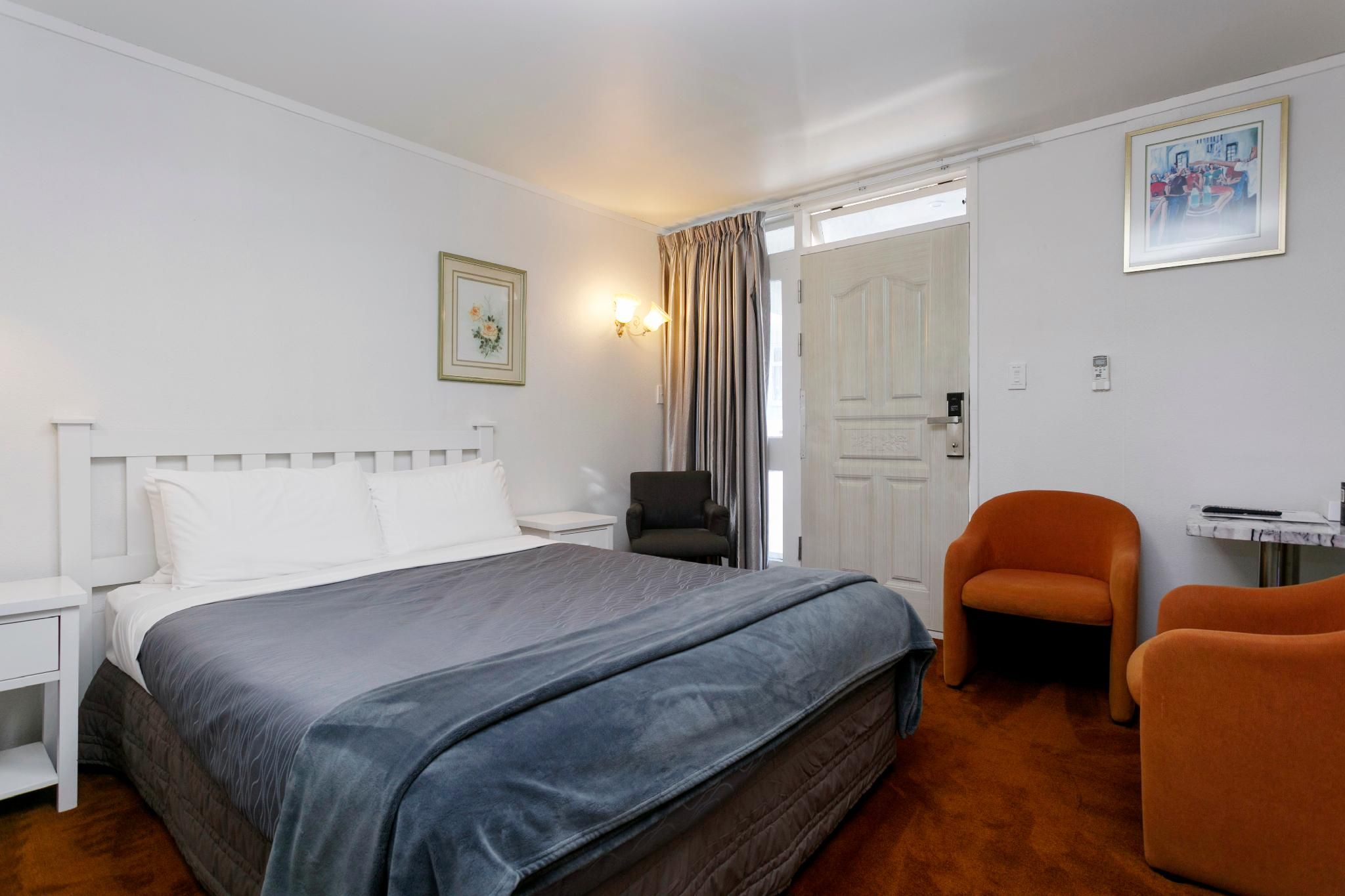 Queen Room with Spa Bath