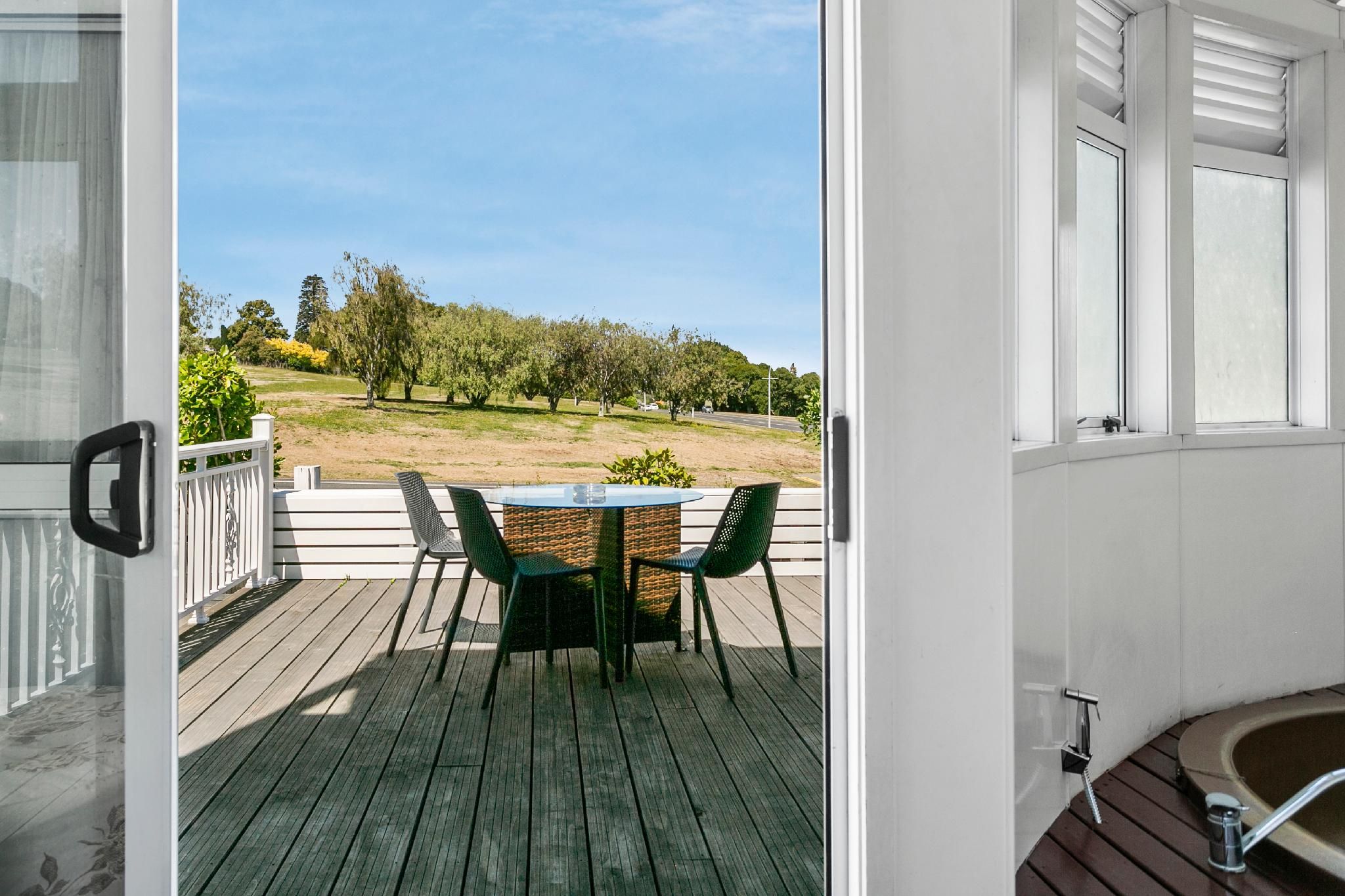 Taupo Thermal Motel and Spa ( Adults Only ) 1 Bedroom Suite with Bathtub 2