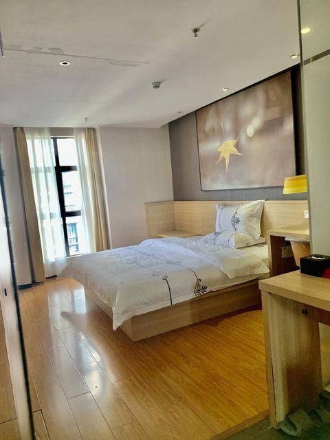 Economy Room