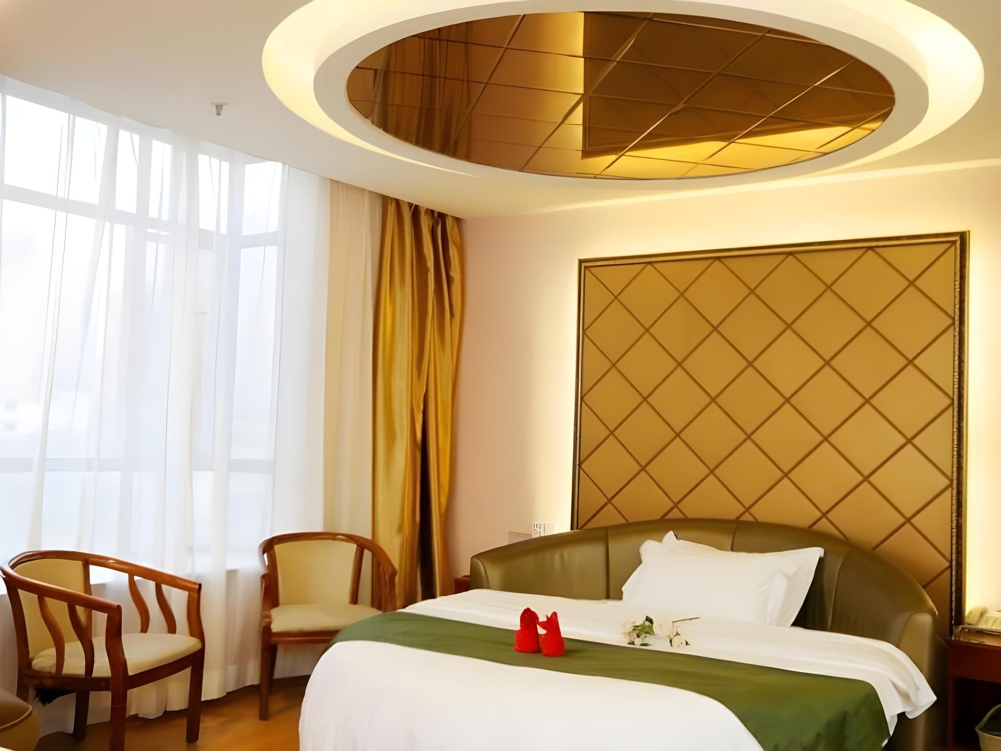 Queen Room with View