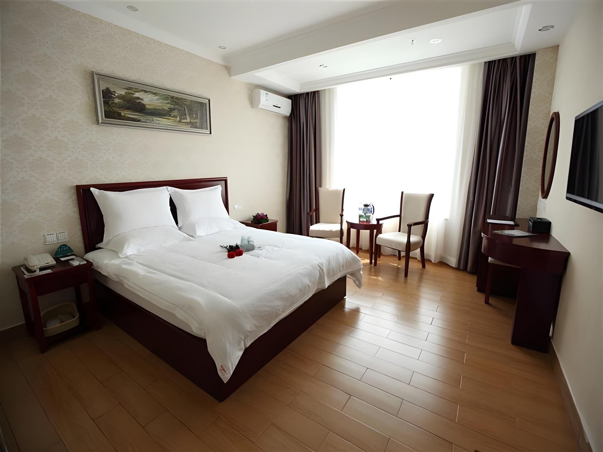 Hotel Queen Room