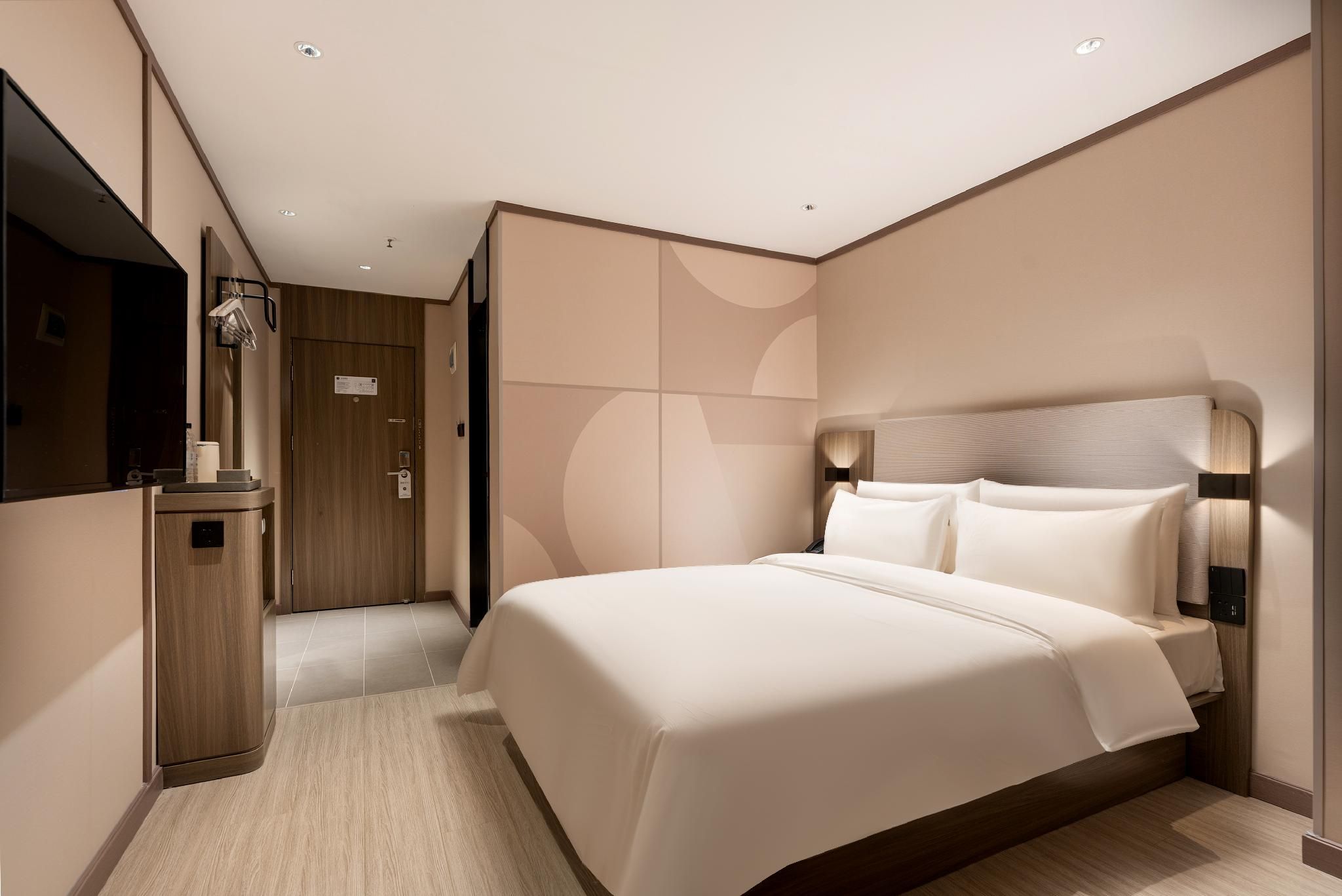Huazhu - Room With Bed