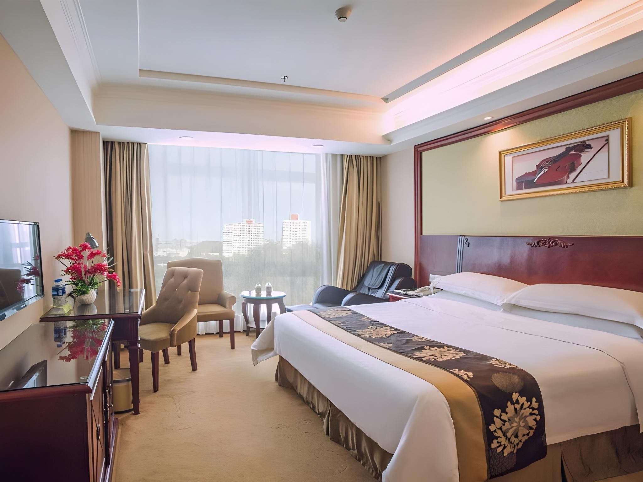 Vienna International Hotel Huizhou South Railway Station WH - Superior Bed Room