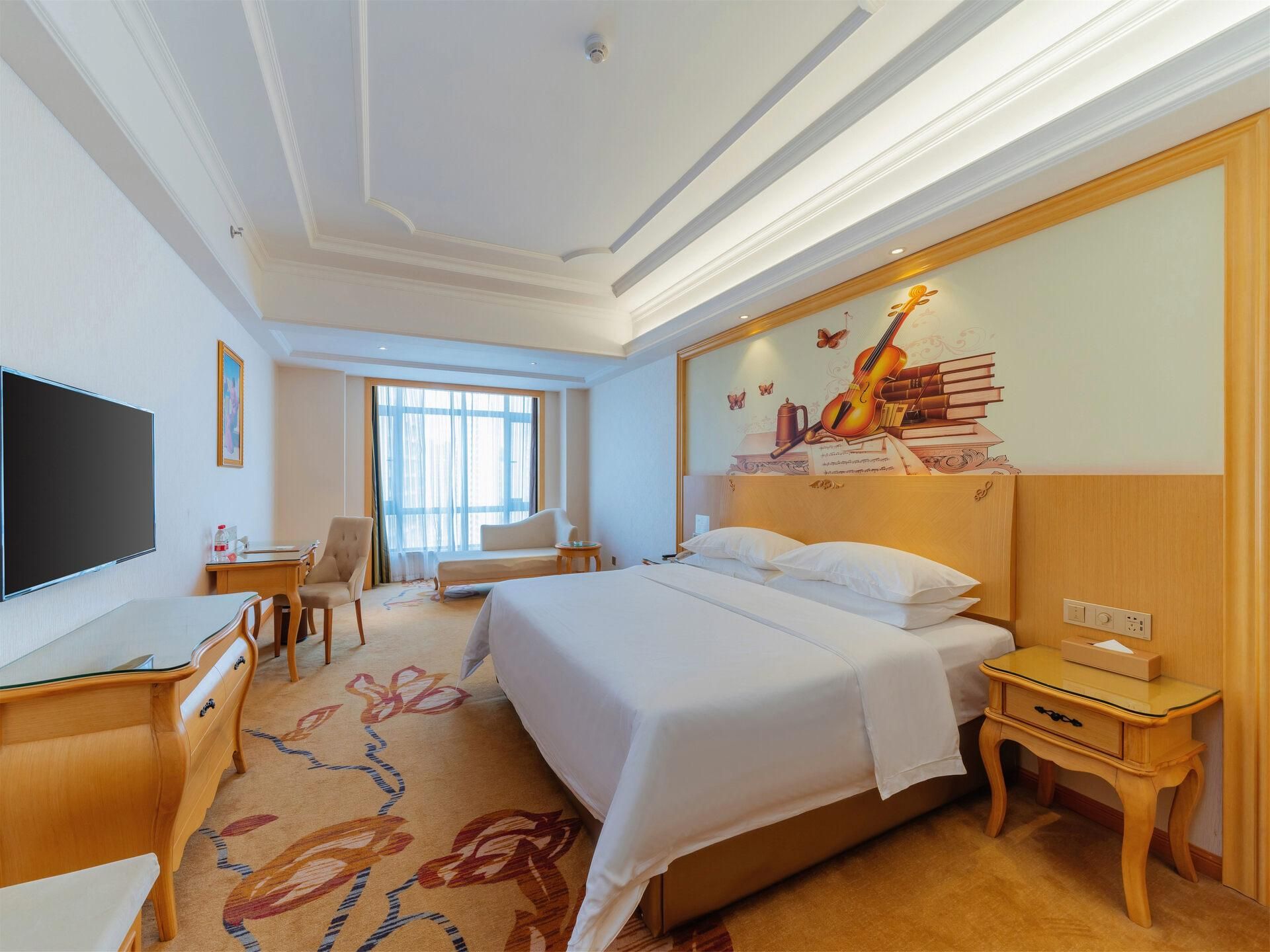 Deluxe Queen Room
