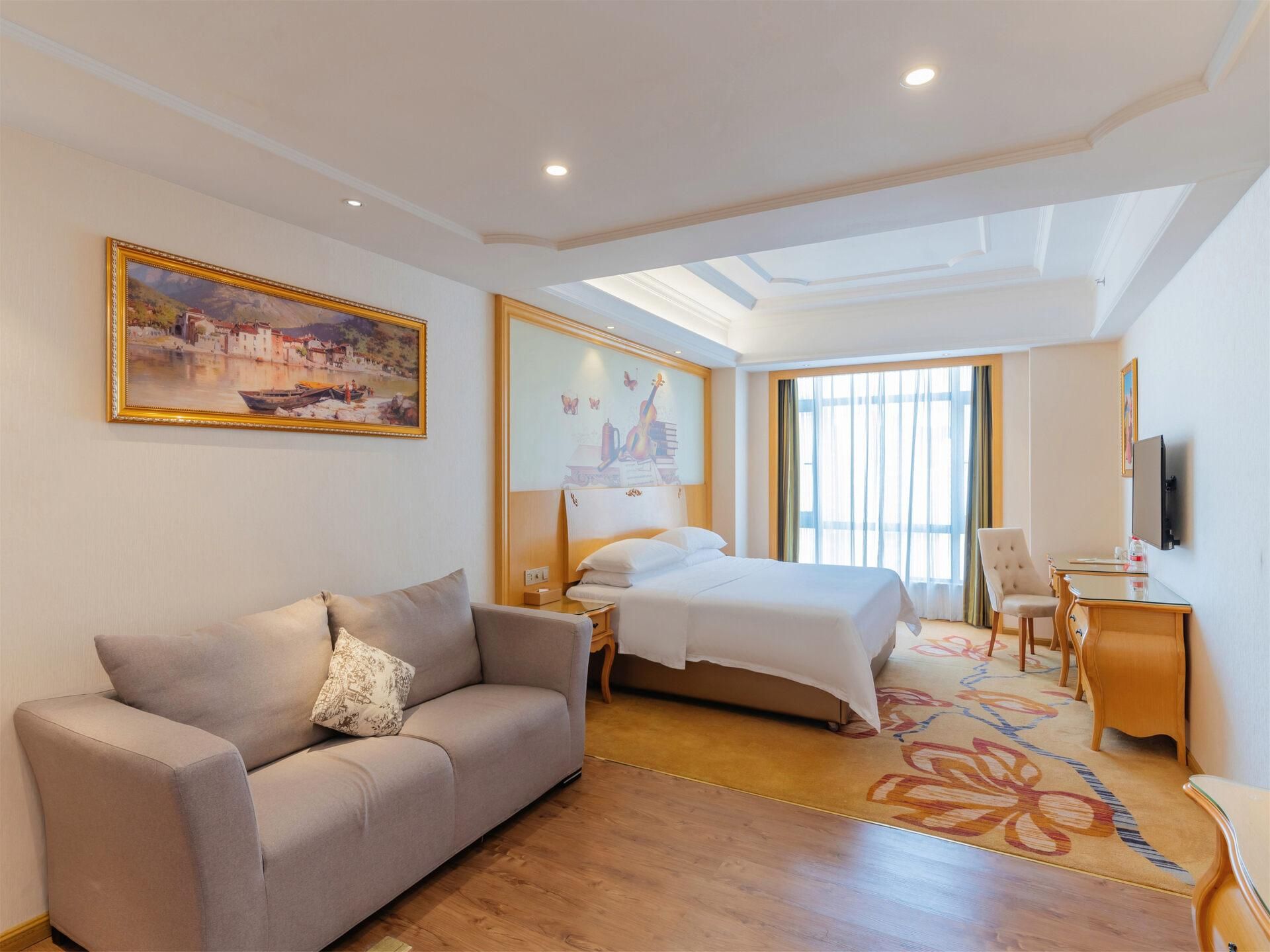 Business King Room