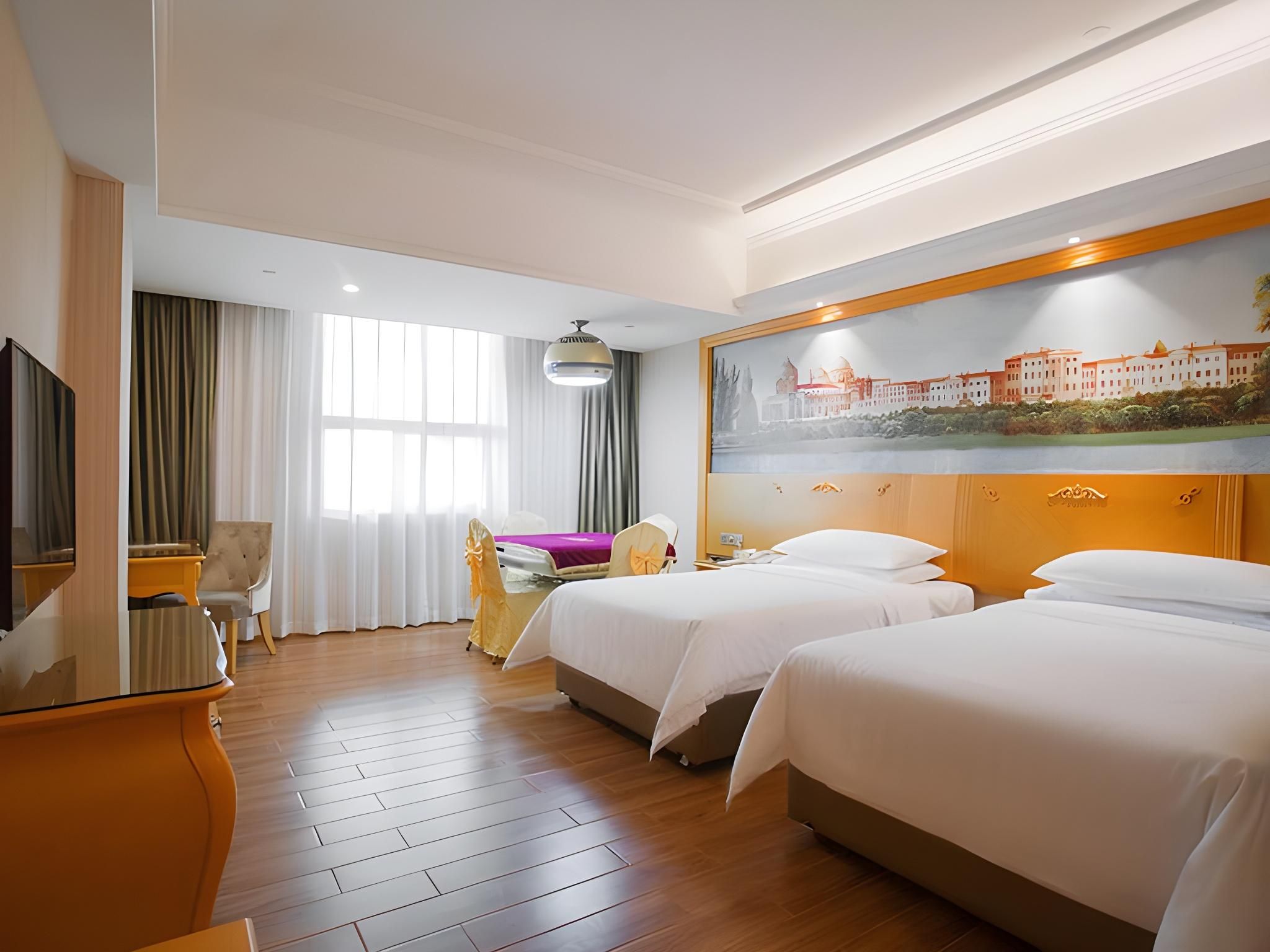 Vienna - Functional Chess Room With Twin Bed