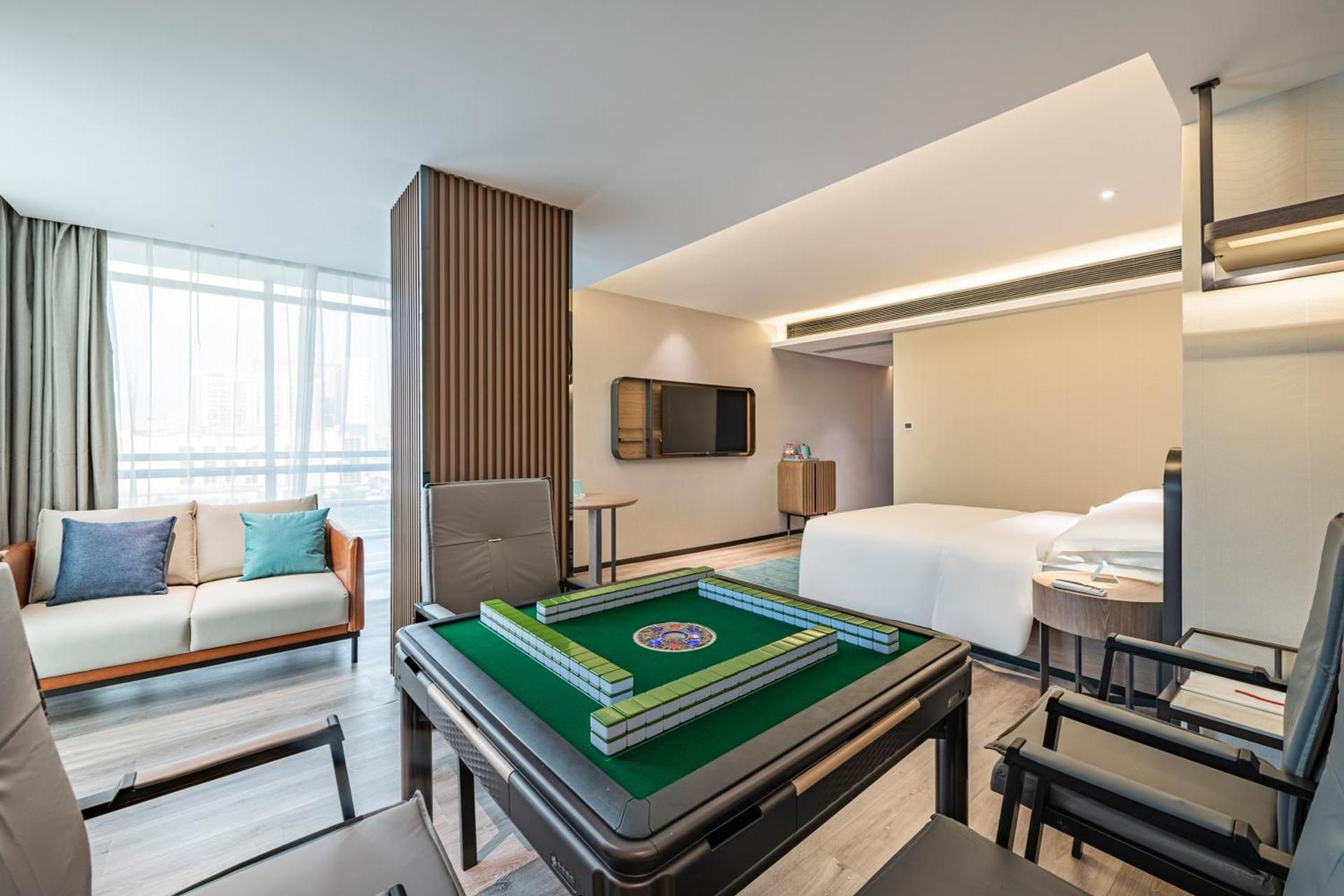 Business Queen Room