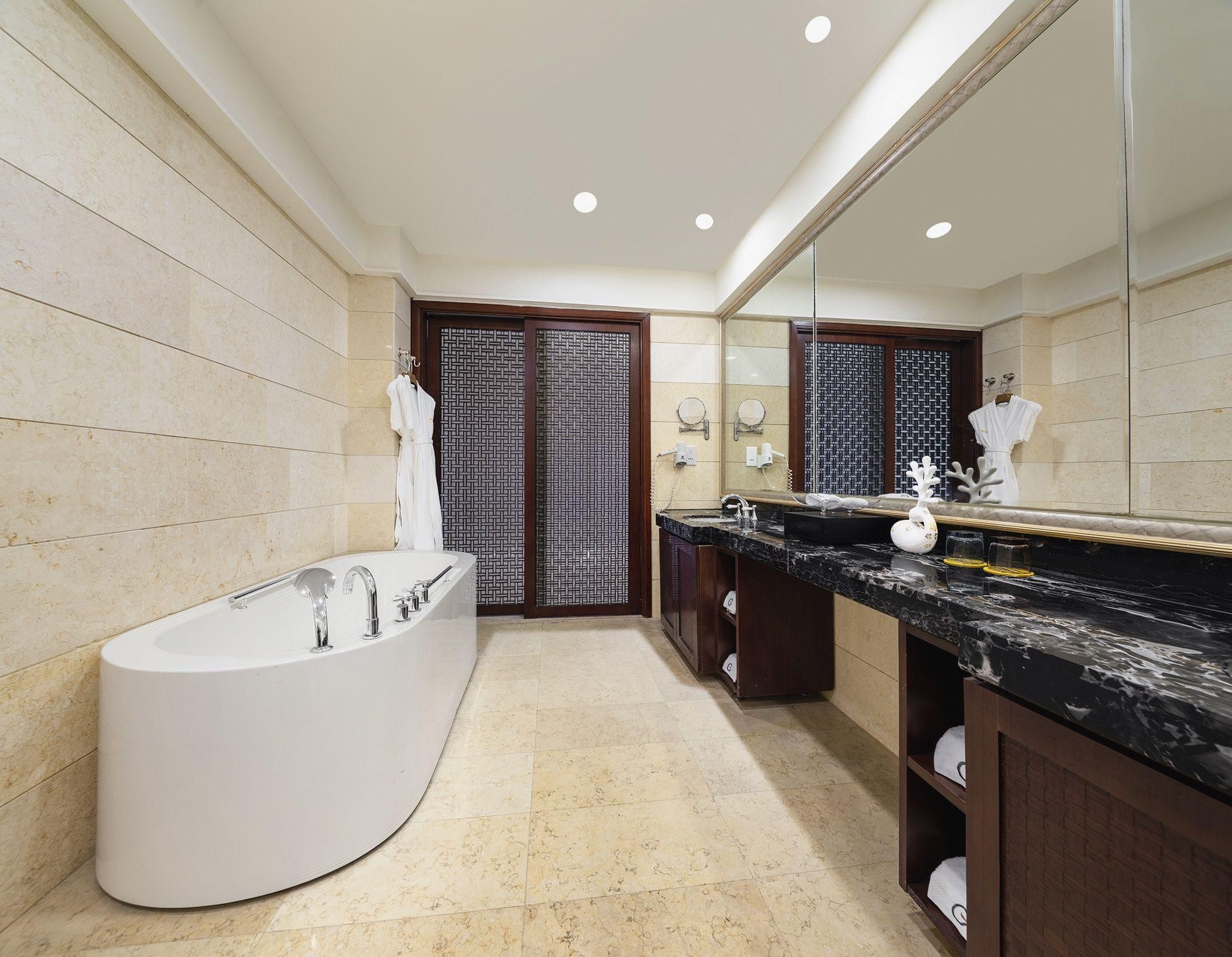 Deluxe Suite with Sea View