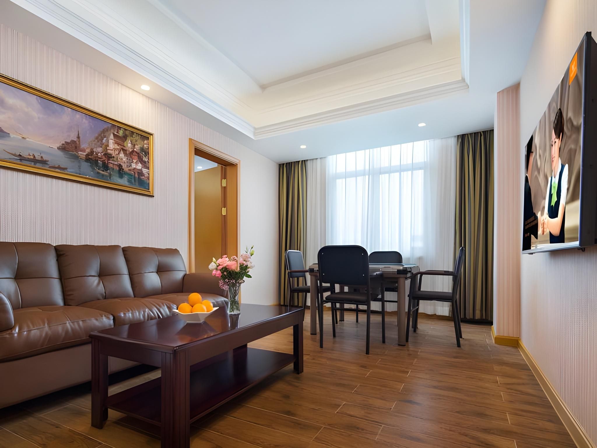 Vienna - Functional Chess Suite Room